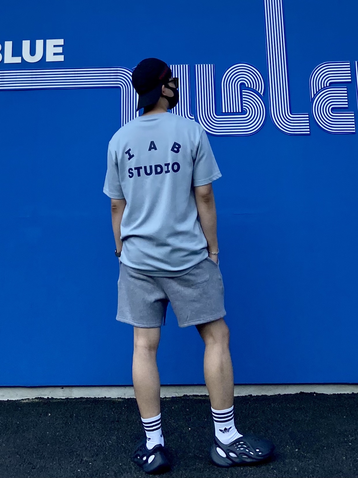 IAB Studio T-Shirt Ash Blue - 21SS, Essentials Sweatshorts Heather Oatmeal - 21SS 착용 스타일