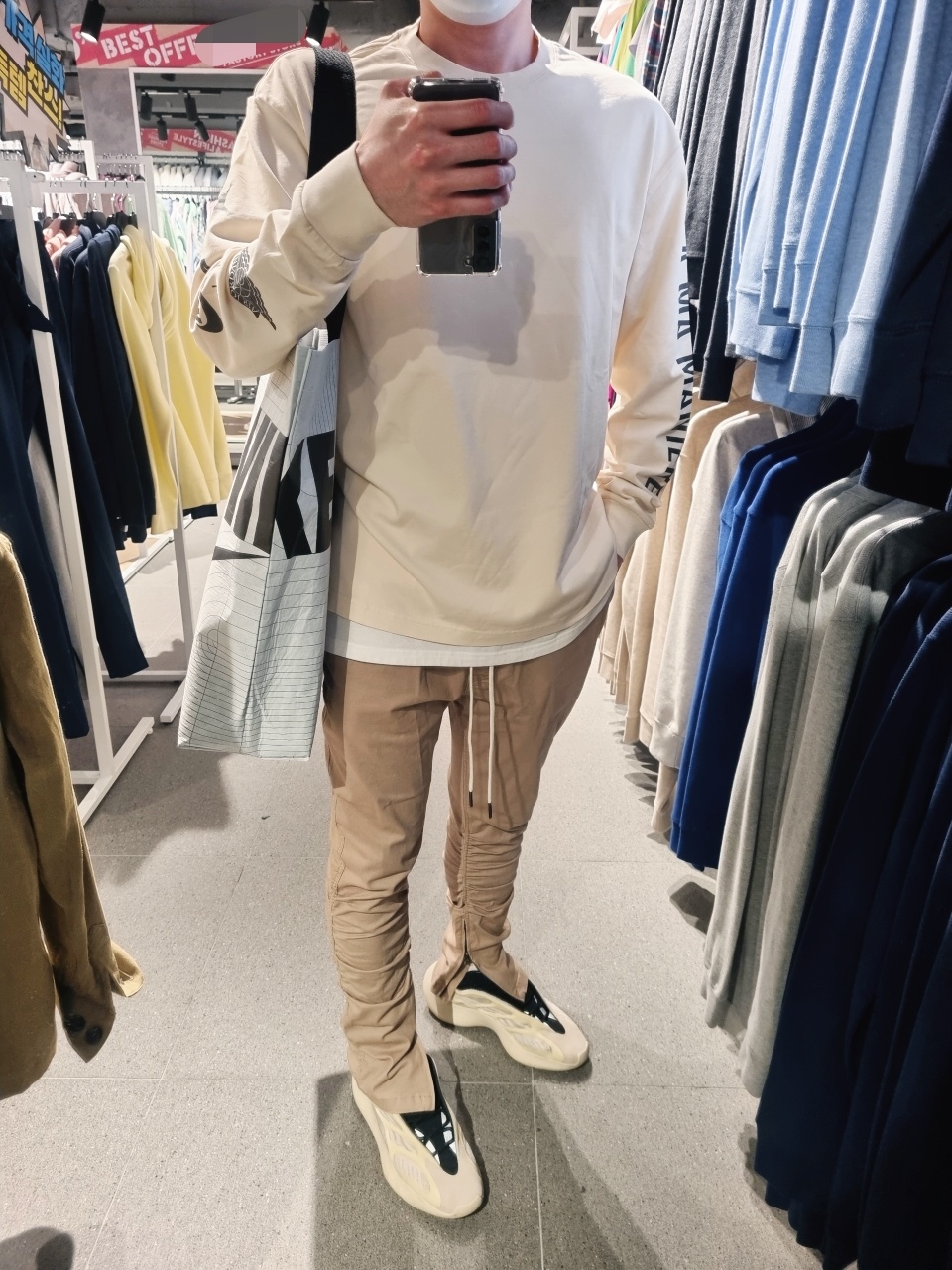 Jordan x A Ma Maniere L/S T-Shirt Light Cream - Asia, Adidas Yeezy 700 V3 Azael 2019 착용 스타일