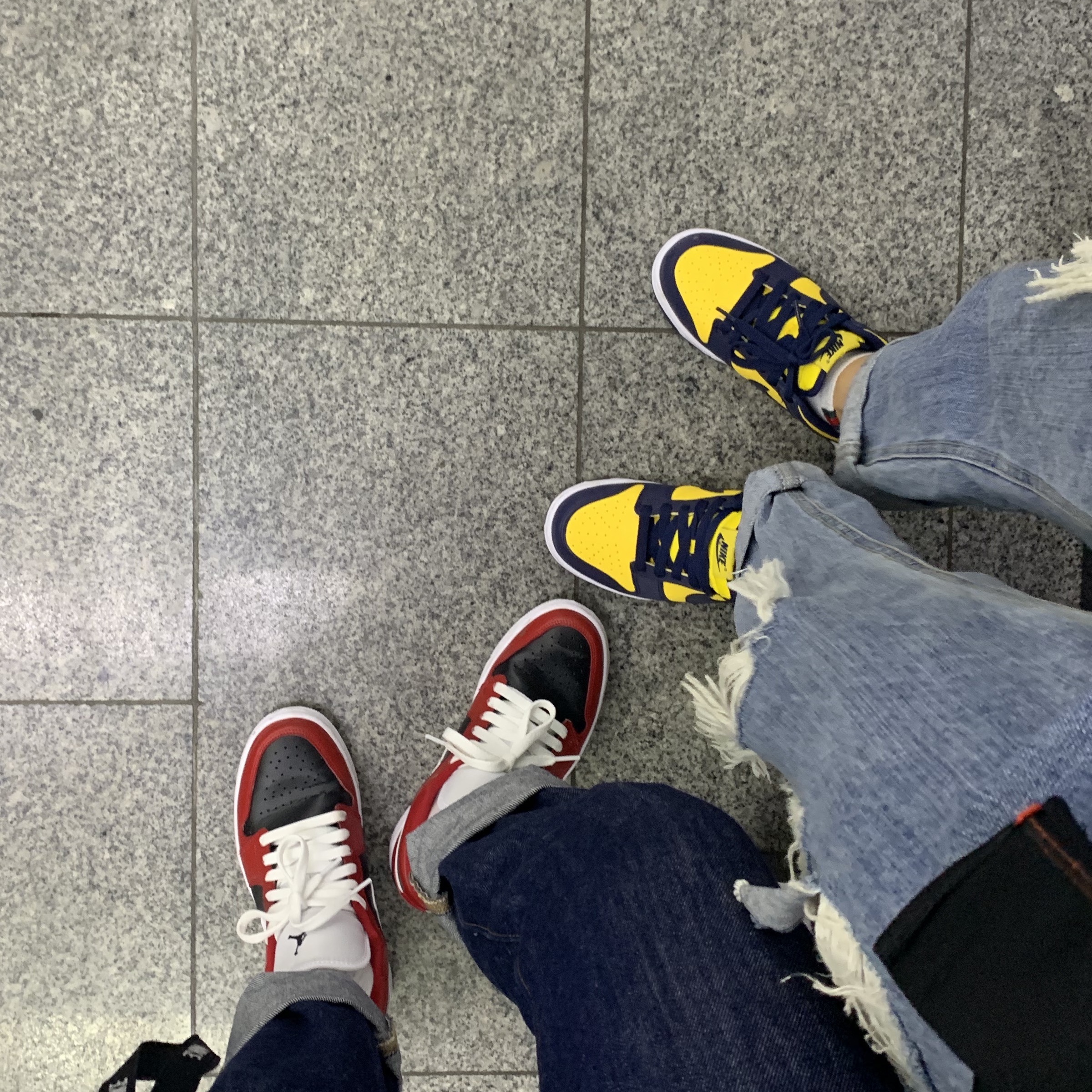 Nike Dunk Low Retro Varsity Maize, (W) Jordan 1 Low Chicago Flip 착용 스타일 - 2