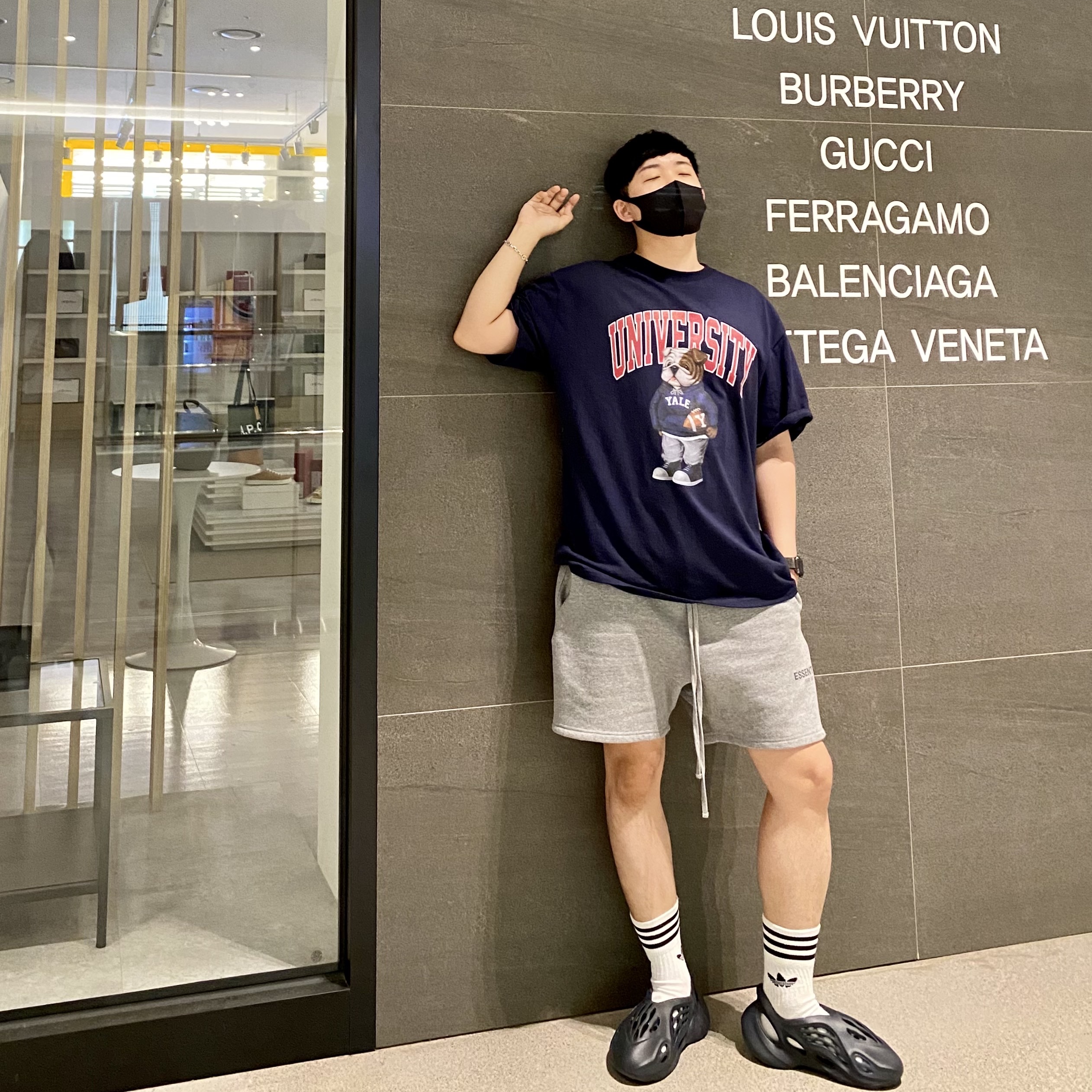 Adidas Yeezy Foam RNNR Mineral Blue, Essentials Sweatshorts Heather Oatmeal - 21SS 착용 스타일