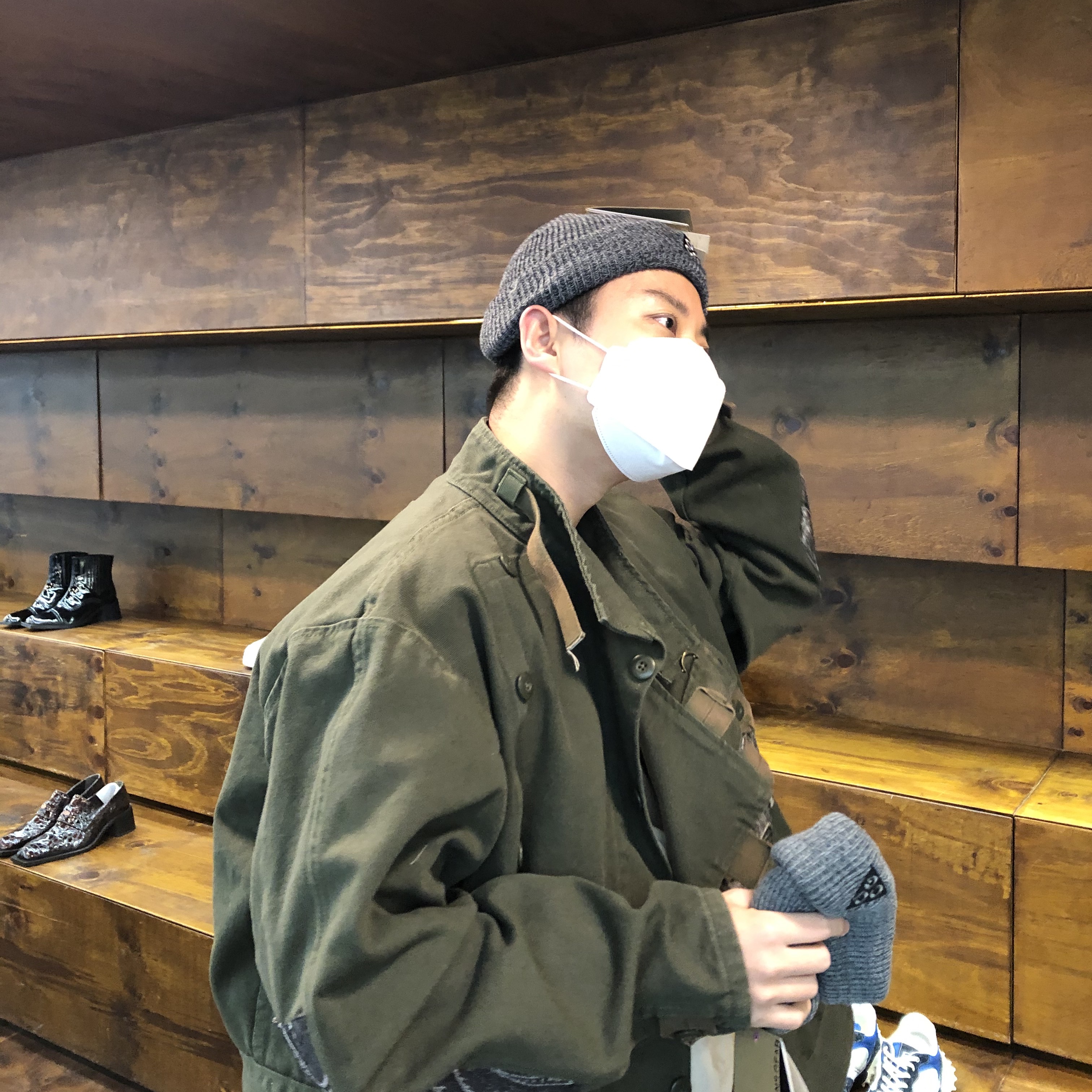 Clarks x Supreme Wallabee Bandana Khaki 착용 스타일 - 2
