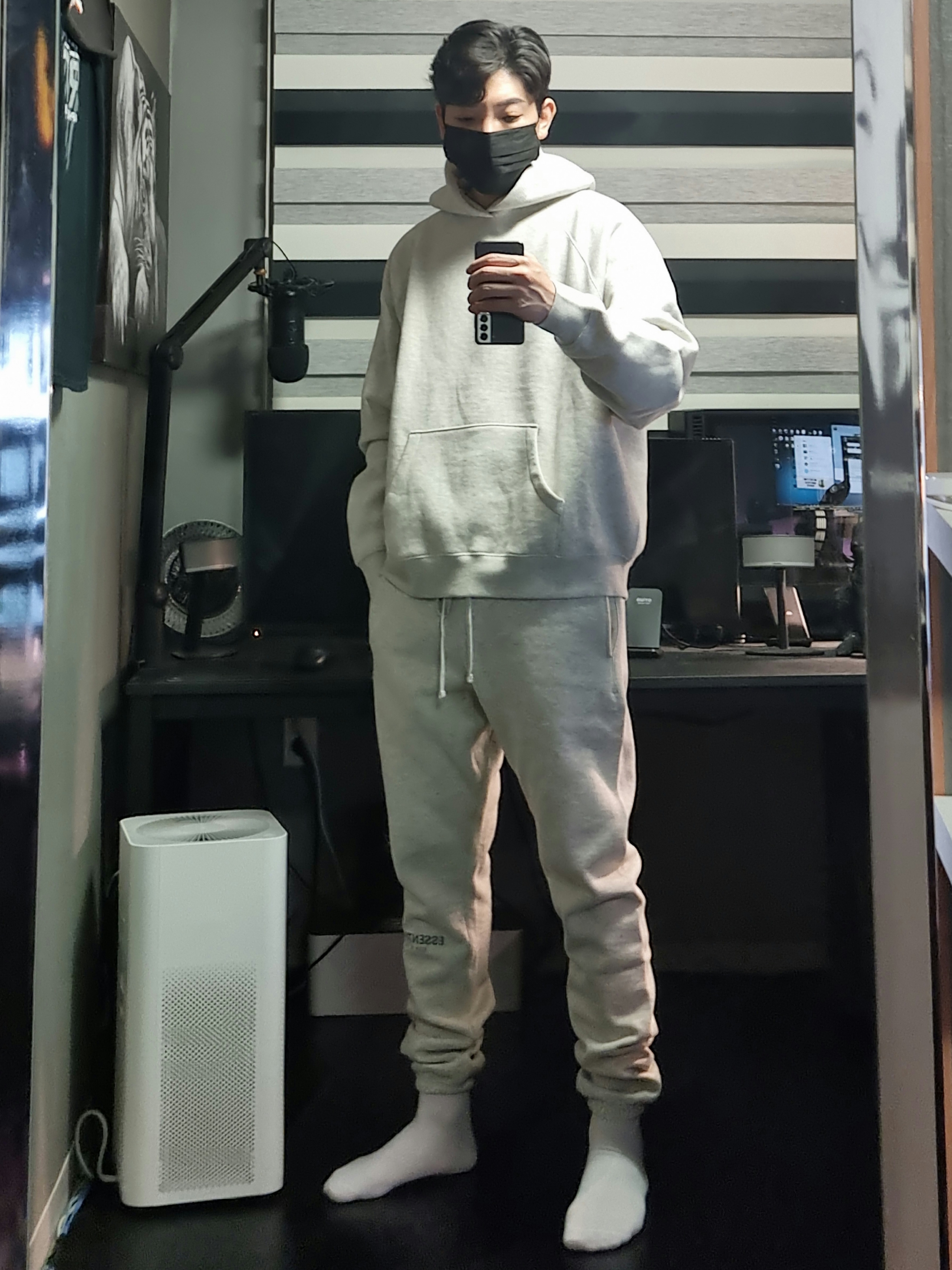 Essentials Pull-Over Hoodie Oatmeal - 21SS, Essentials Sweatpants Oatmeal - 21SS 착용 스타일 - 2