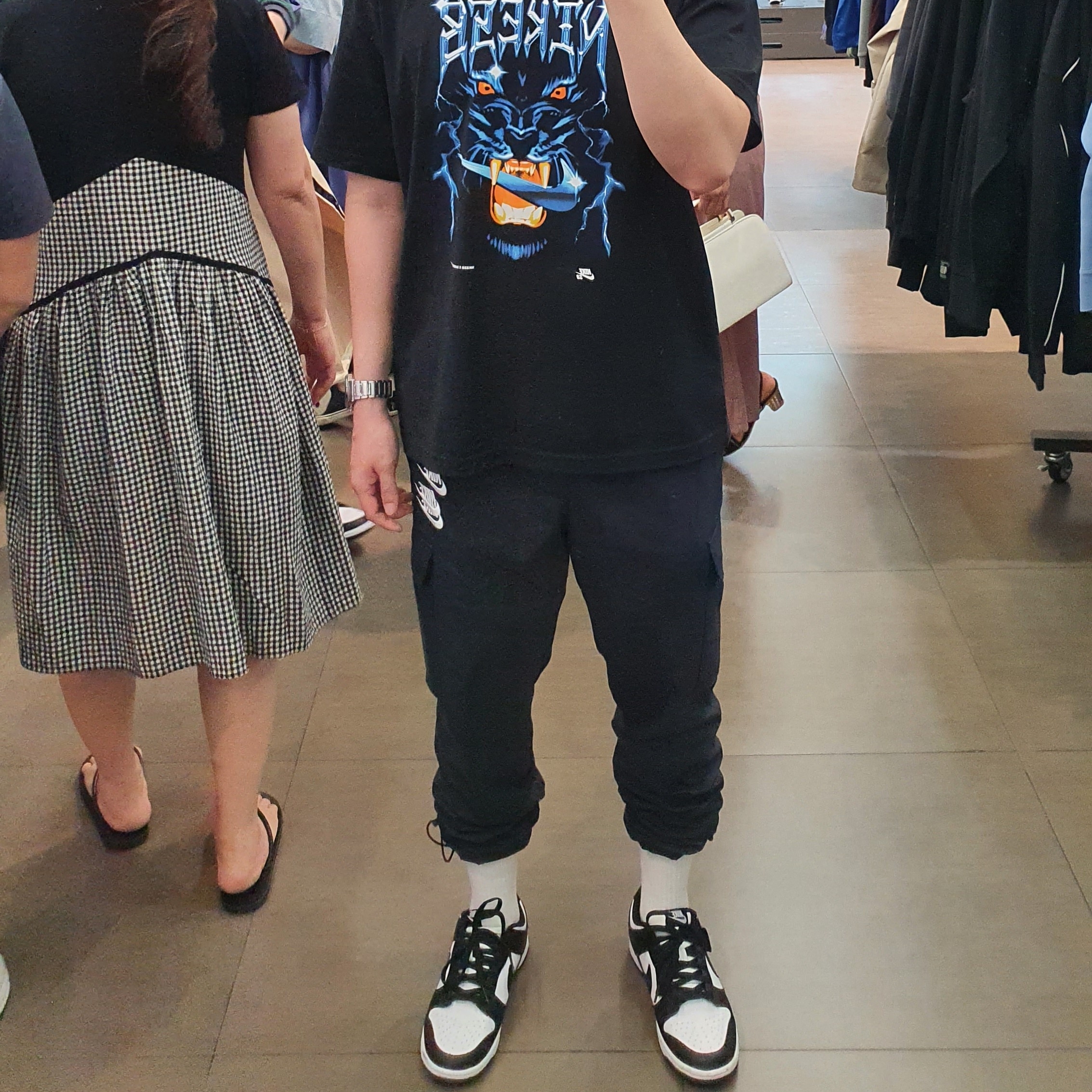Nike Dunk Low Retro Black, Nike x Samborghini SB T-Shirt - Asia 착용 스타일 - 1