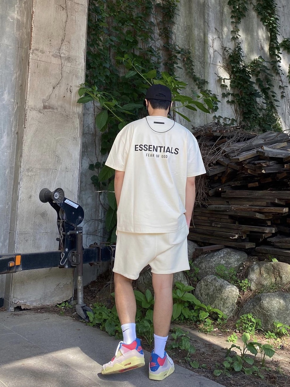 Essentials T-Shirt Cream - 21SS, Essentials Fleece Shorts Buttercream - 20SS 착용 스타일 - 2