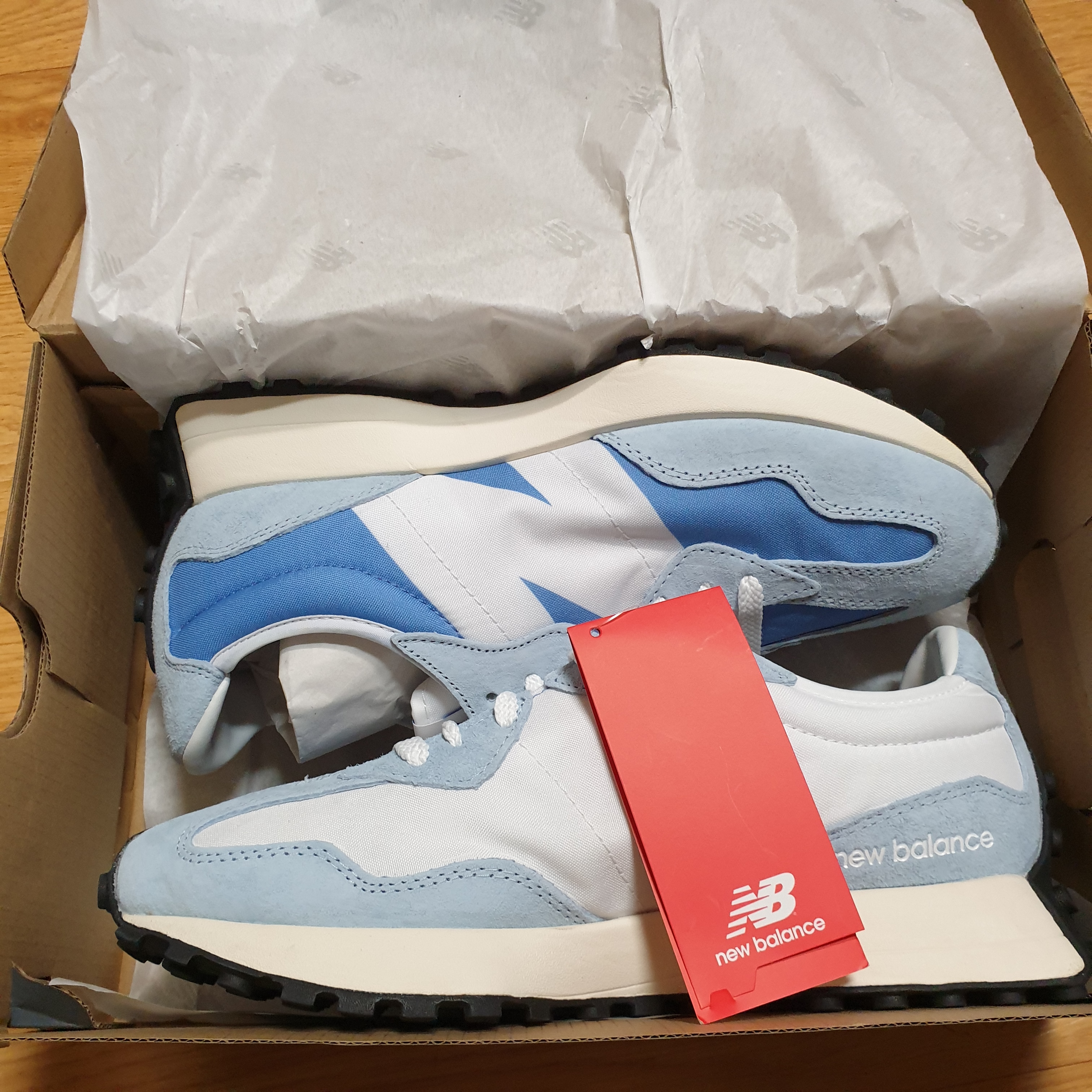 New Balance 327 Blue White 착용 스타일