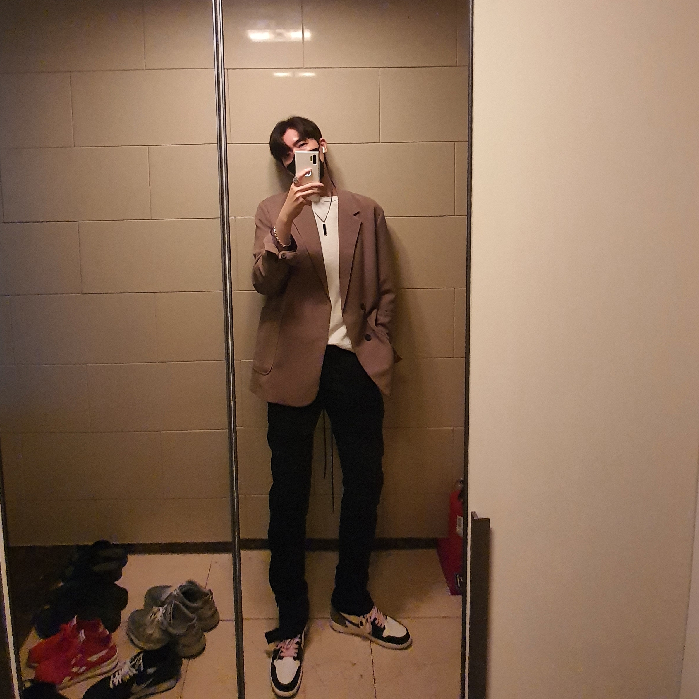 Jordan 1 Retro High OG Black Mocha 착용 스타일