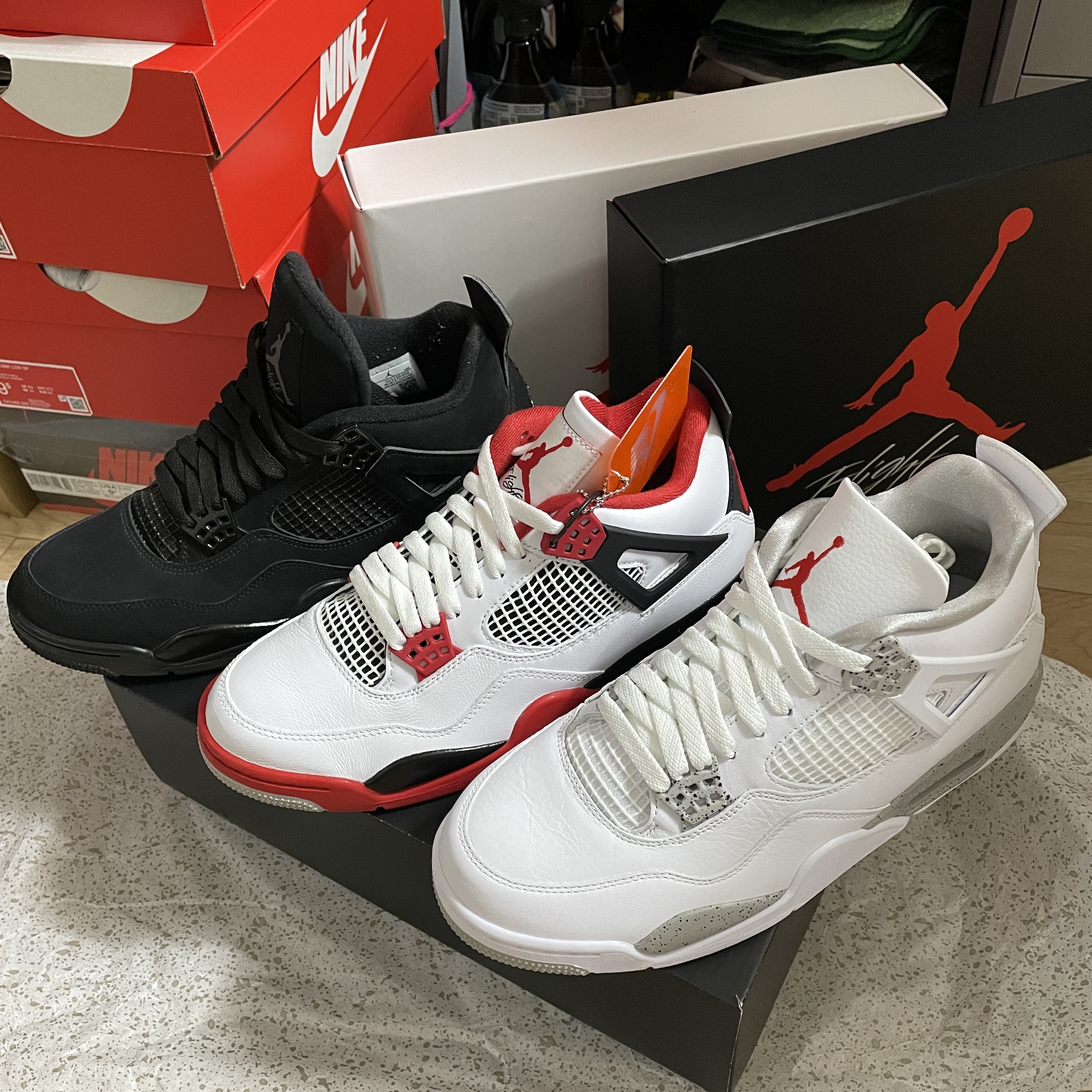 Jordan 4 Retro OG Fire Red 2020, Jordan 4 Retro Black Cat 2020 착용 스타일