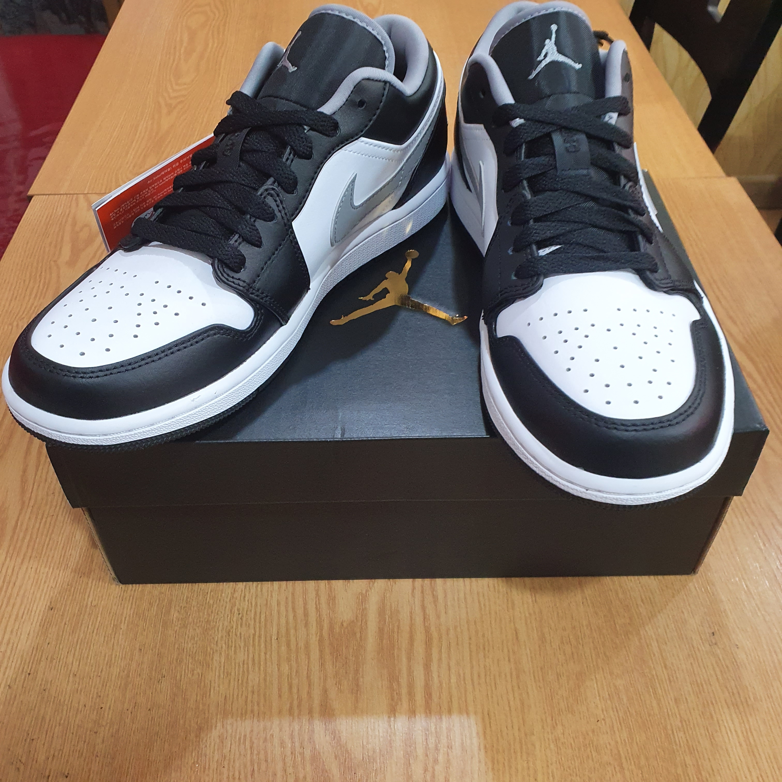 Jordan 1 Low Black Particle Grey 착용 스타일 - 1