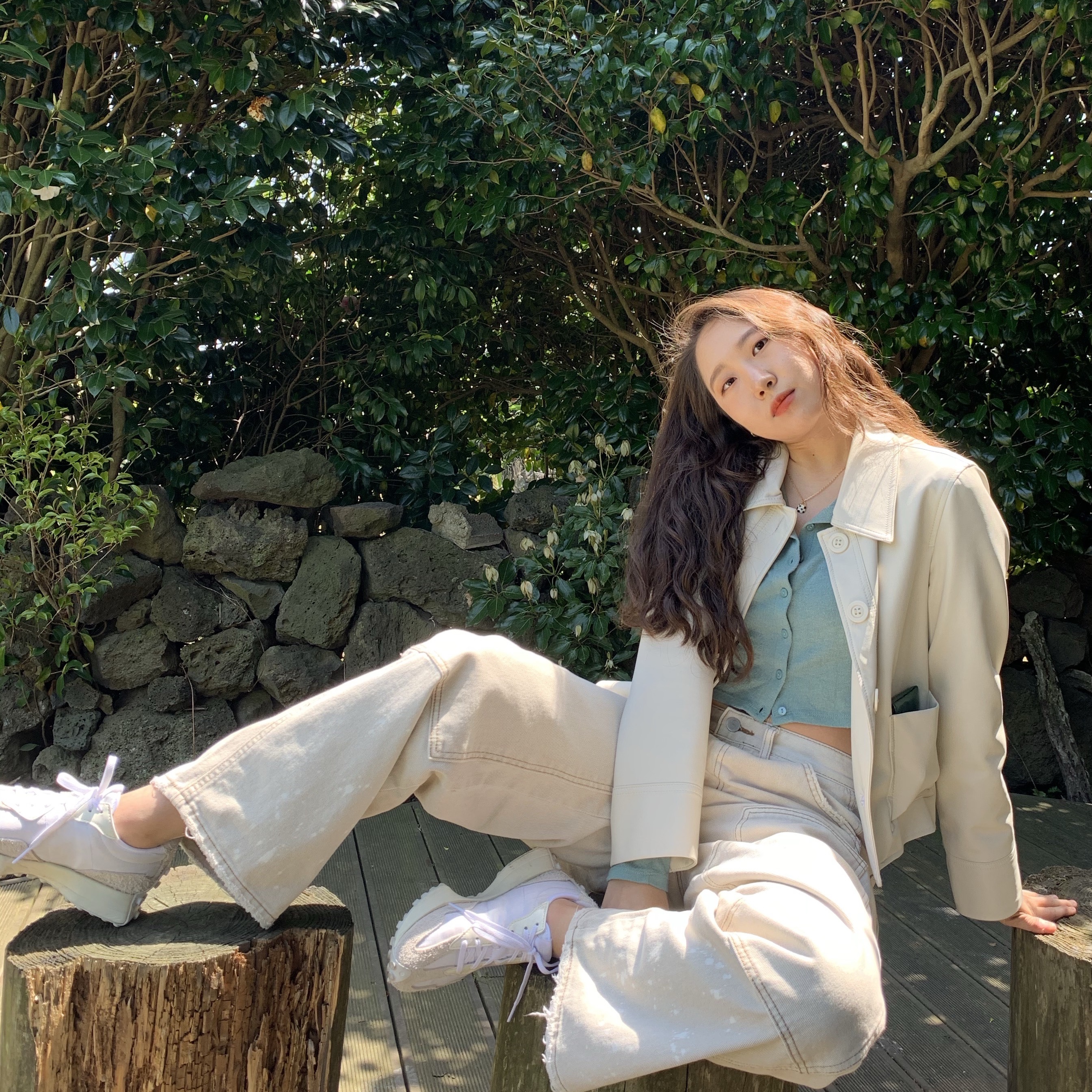 (W) New Balance 327 White Moonbeam 착용 스타일 - 1