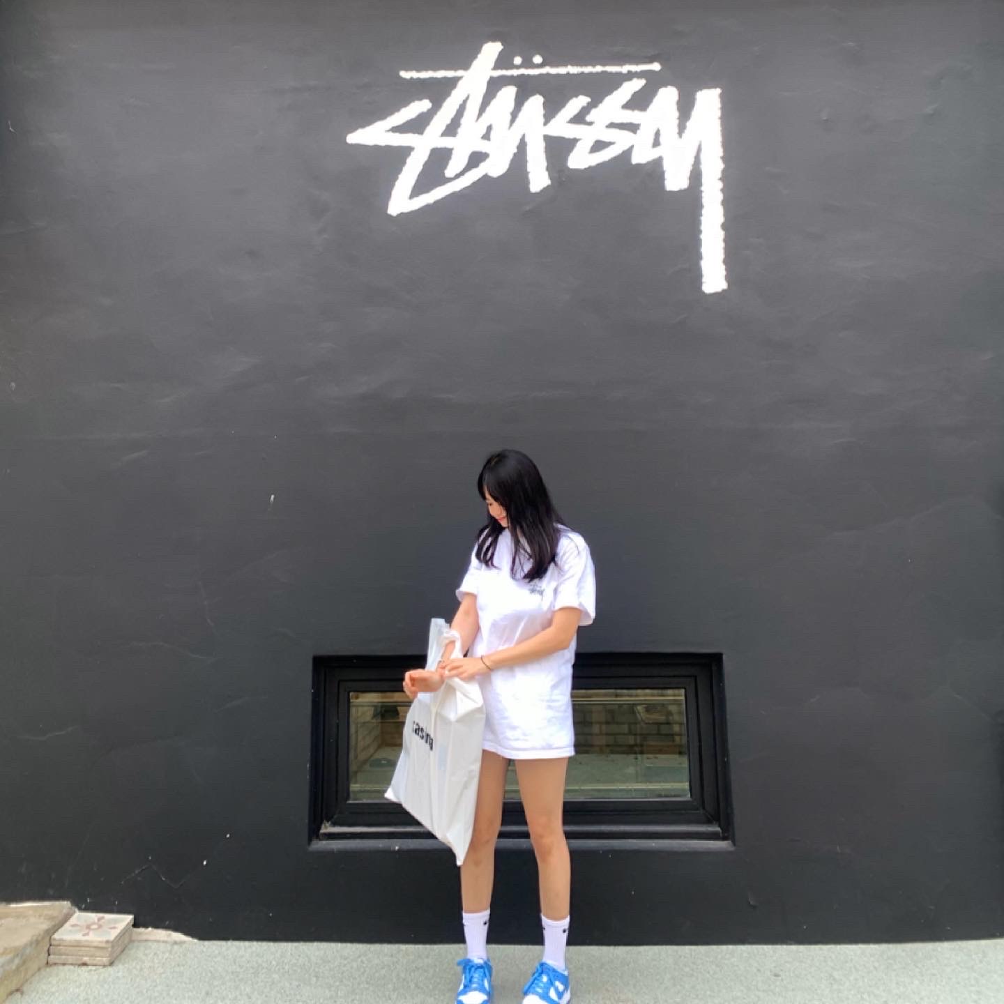Nike Dunk Low Retro University Blue, Stussy x Our Legacy Work Shop T-Shirt White 착용 스타일 - 1