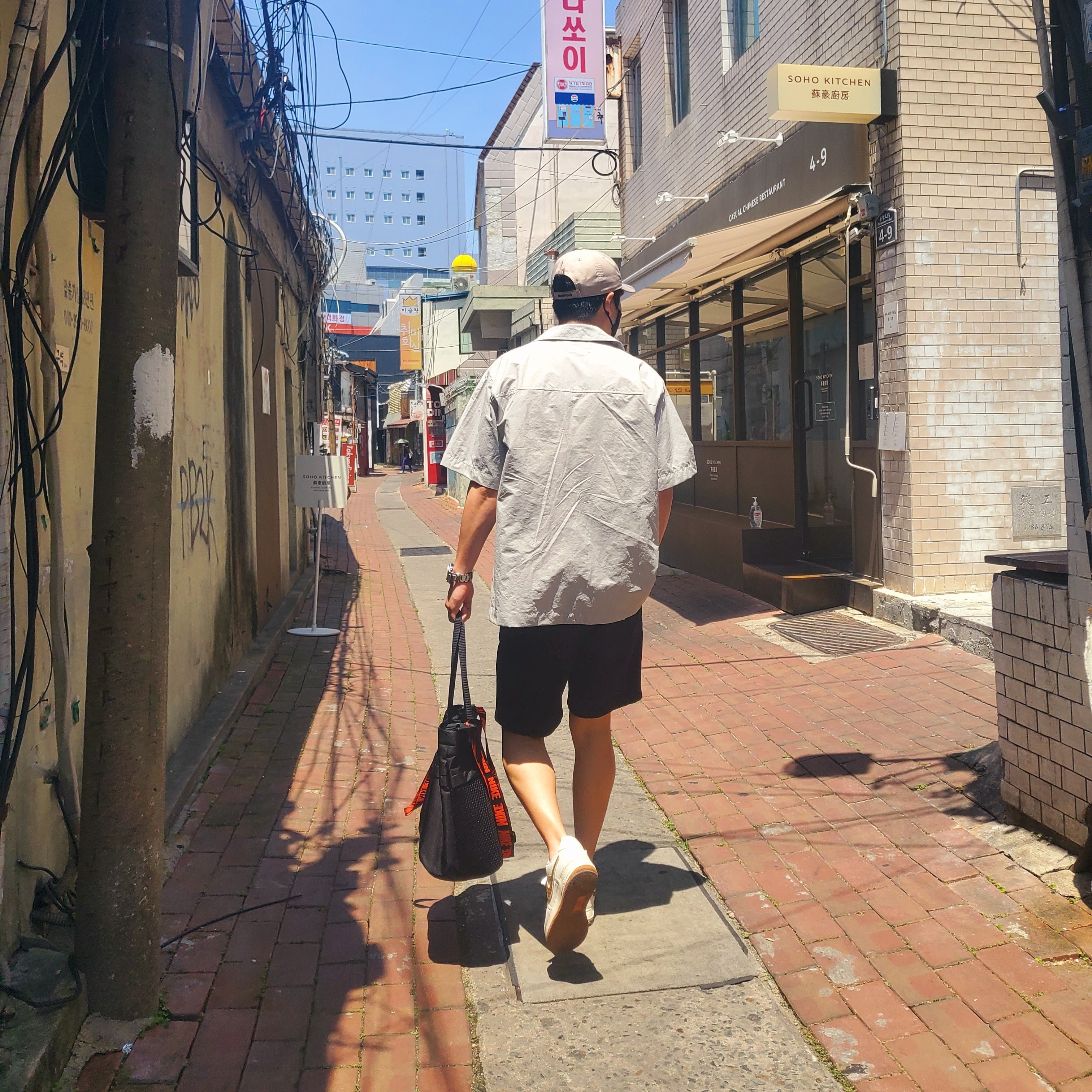 Nike x Travis Scott Air Force 1 Low Sail 착용 스타일 - 2