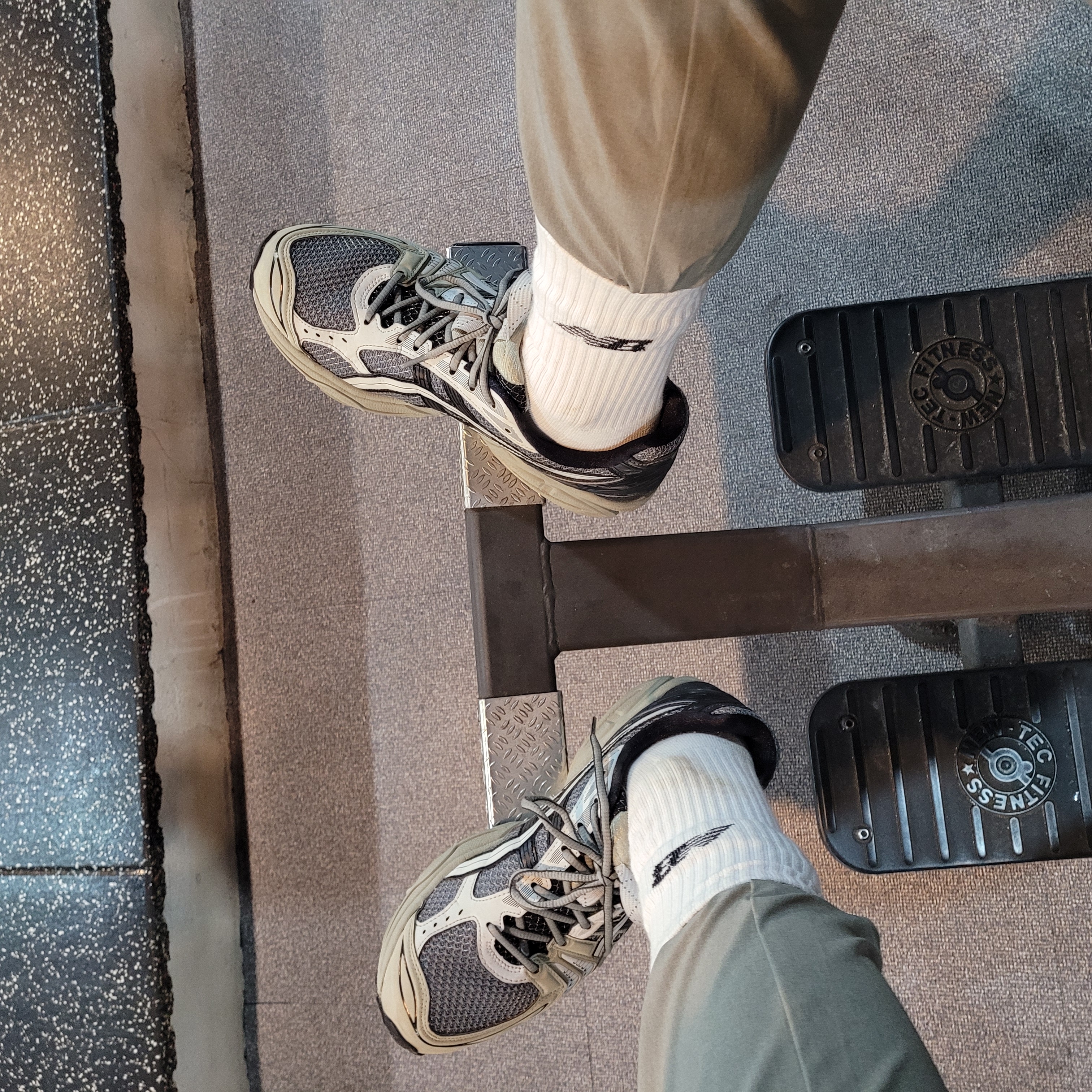 Asics UB1-S Gel-Kayano 14 Piedmont Grey 착용 스타일 - 1