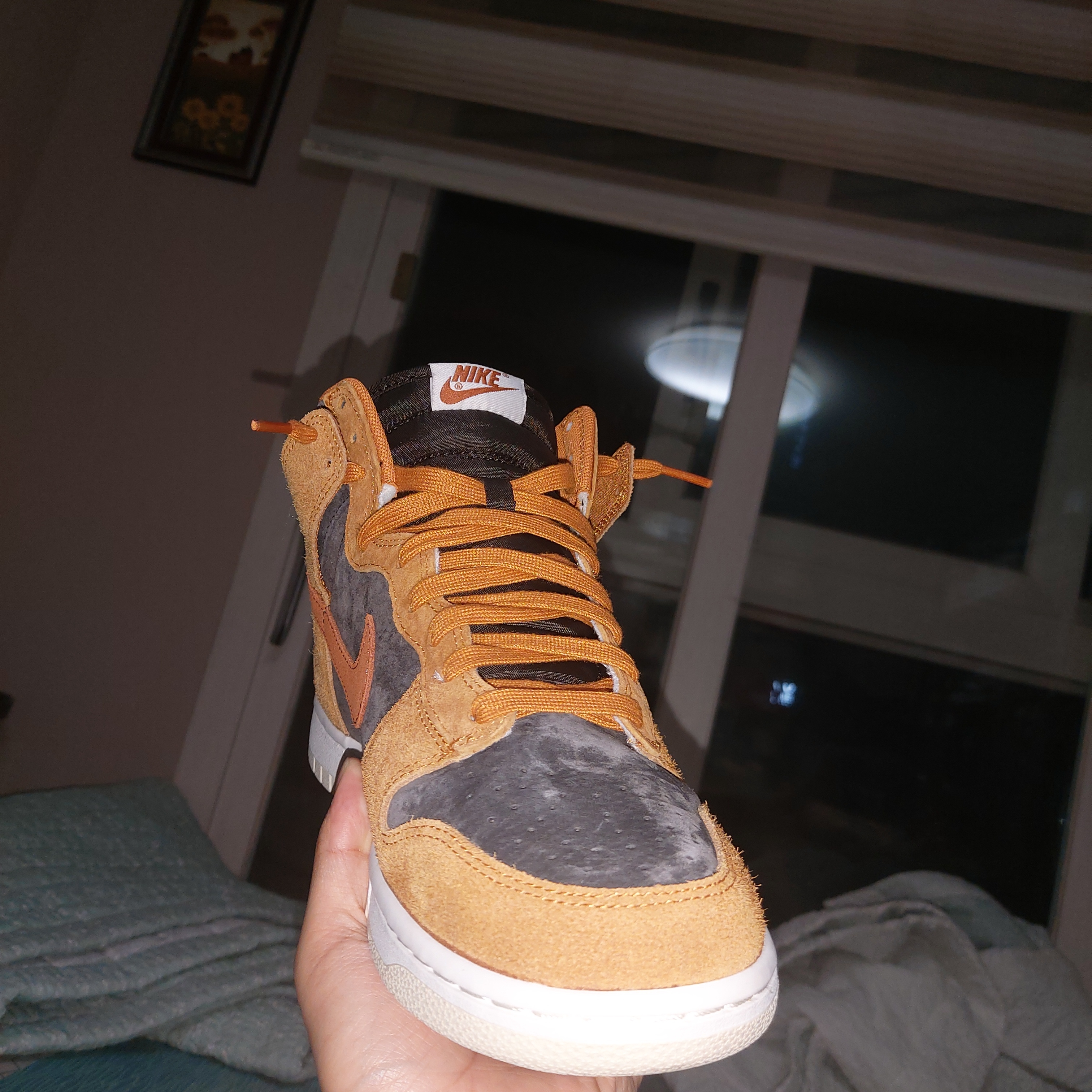 Nike Dunk High Retro PRM Dark Curry 착용 스타일 - 3