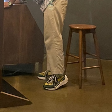 Nike x Sacai VaporWaffle Tour Yellow & Gorge Green Sail 착용 스타일 - 3