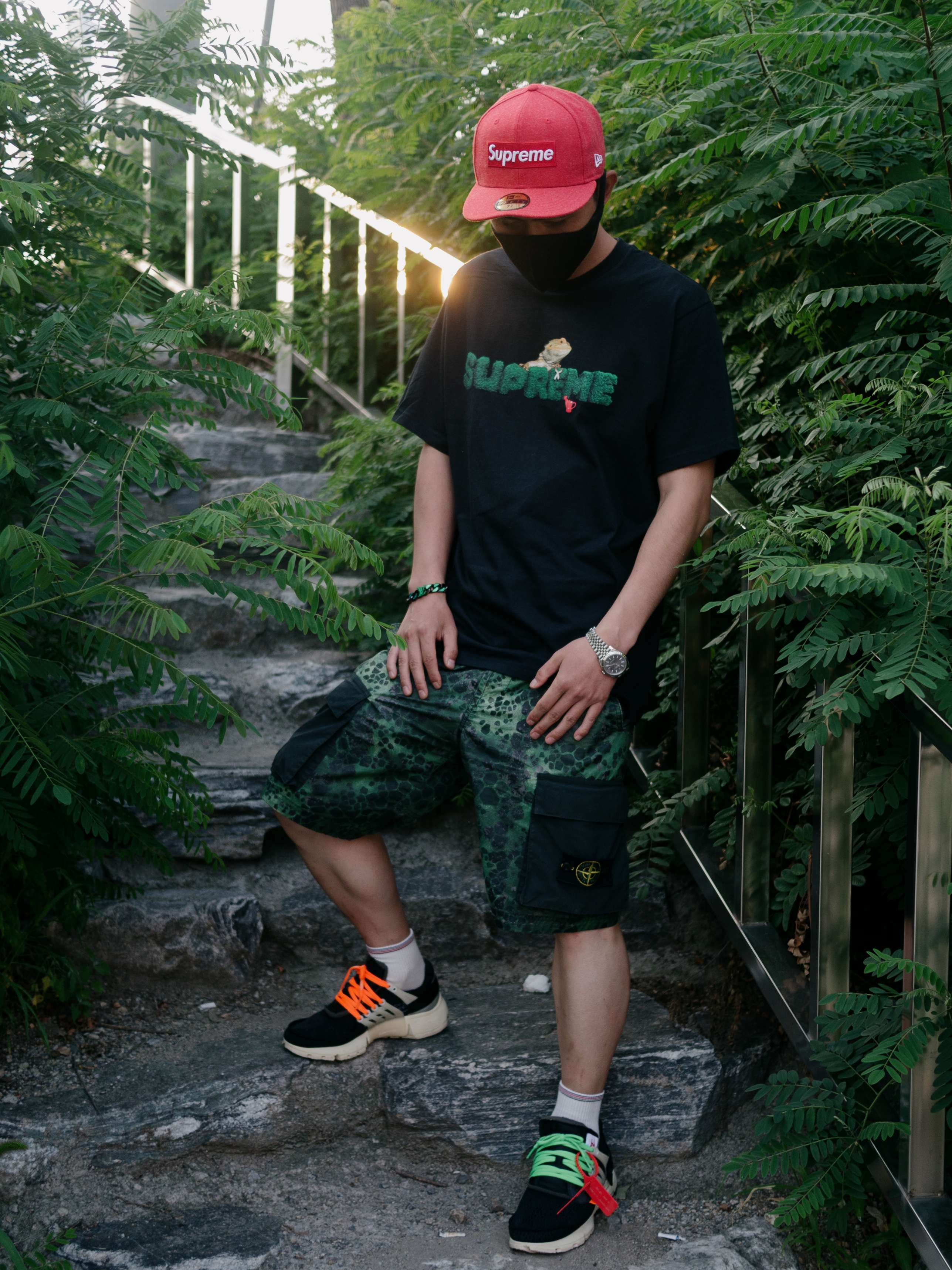 Supreme Champions Box Logo New Era Red - 21SS, Supreme Lizard T-Shirt Black - 20SS 착용 스타일