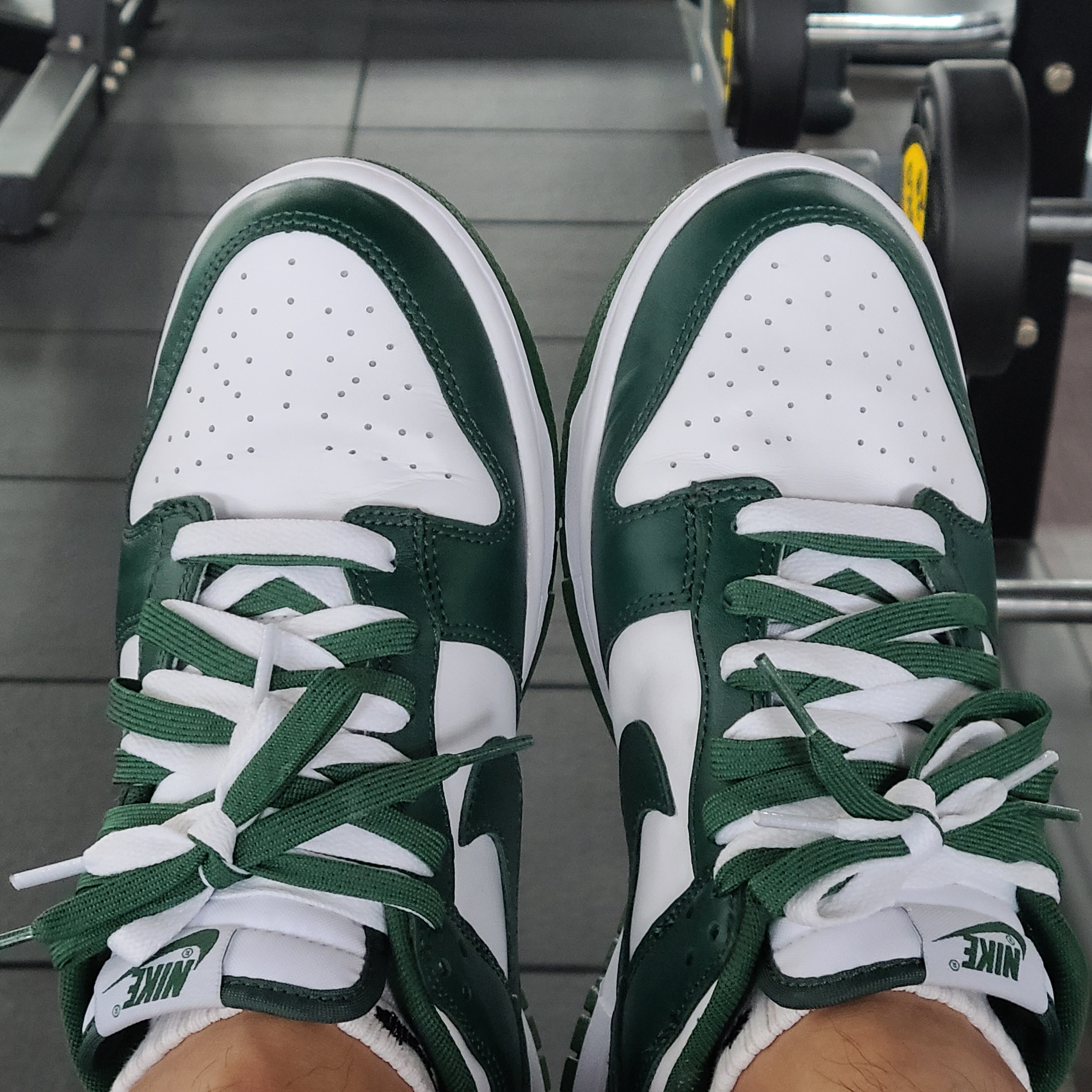 Nike Dunk Low Retro Varsity Green 착용 스타일