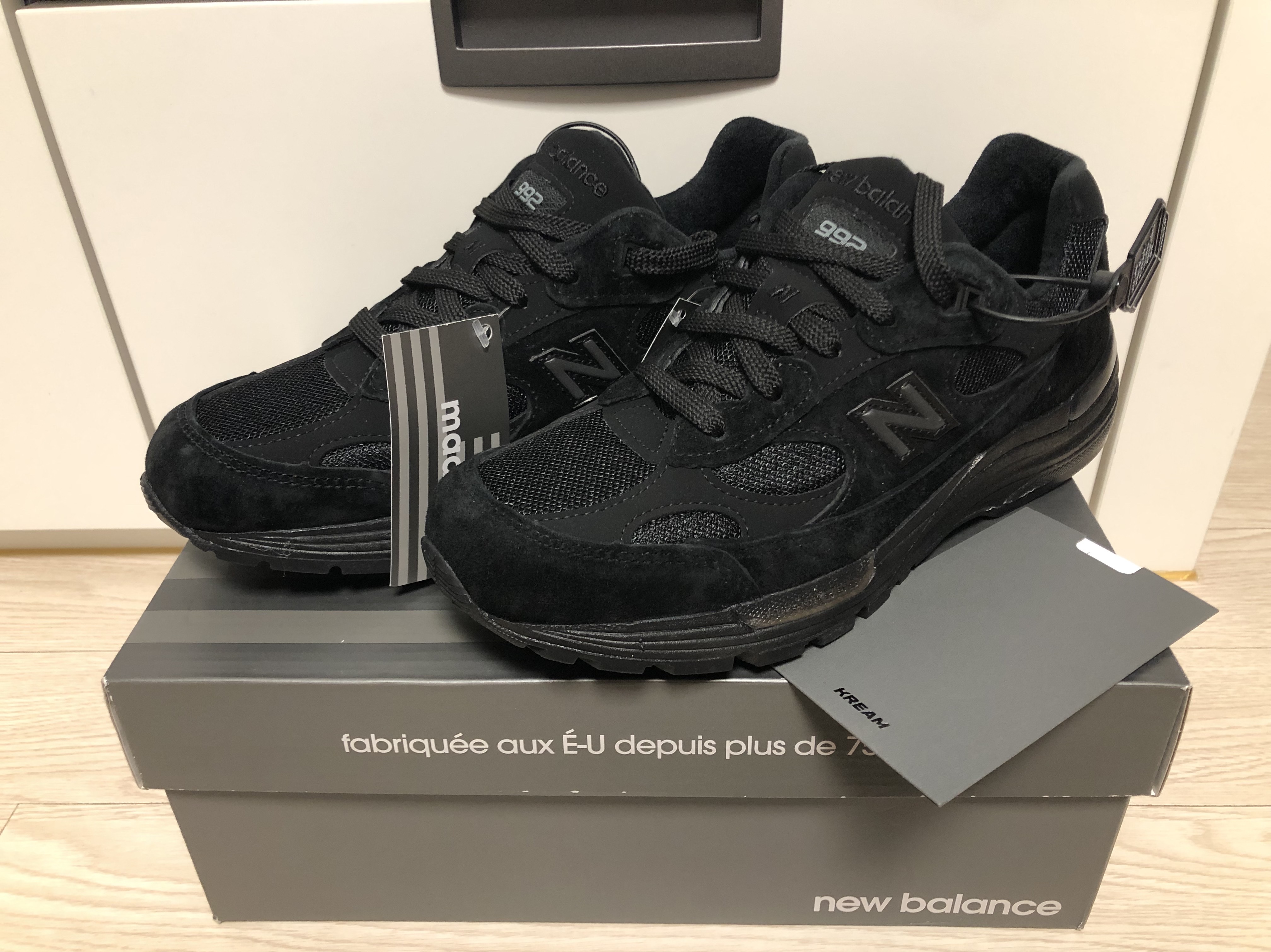 New Balance 992 Made in USA Triple Black 착용 스타일 - 3