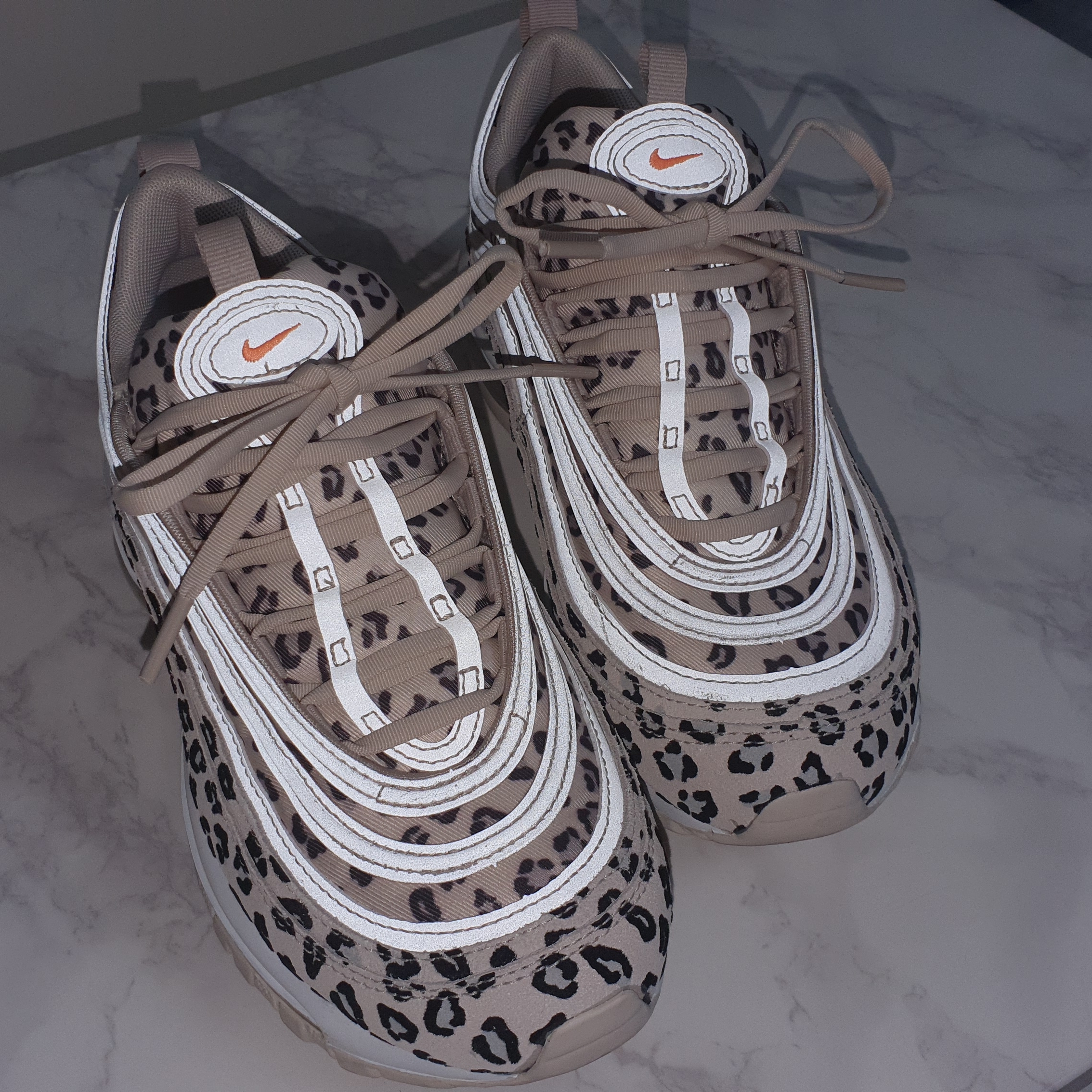 (W) Nike Air Max 97 SE Leopard 착용 스타일 - 2