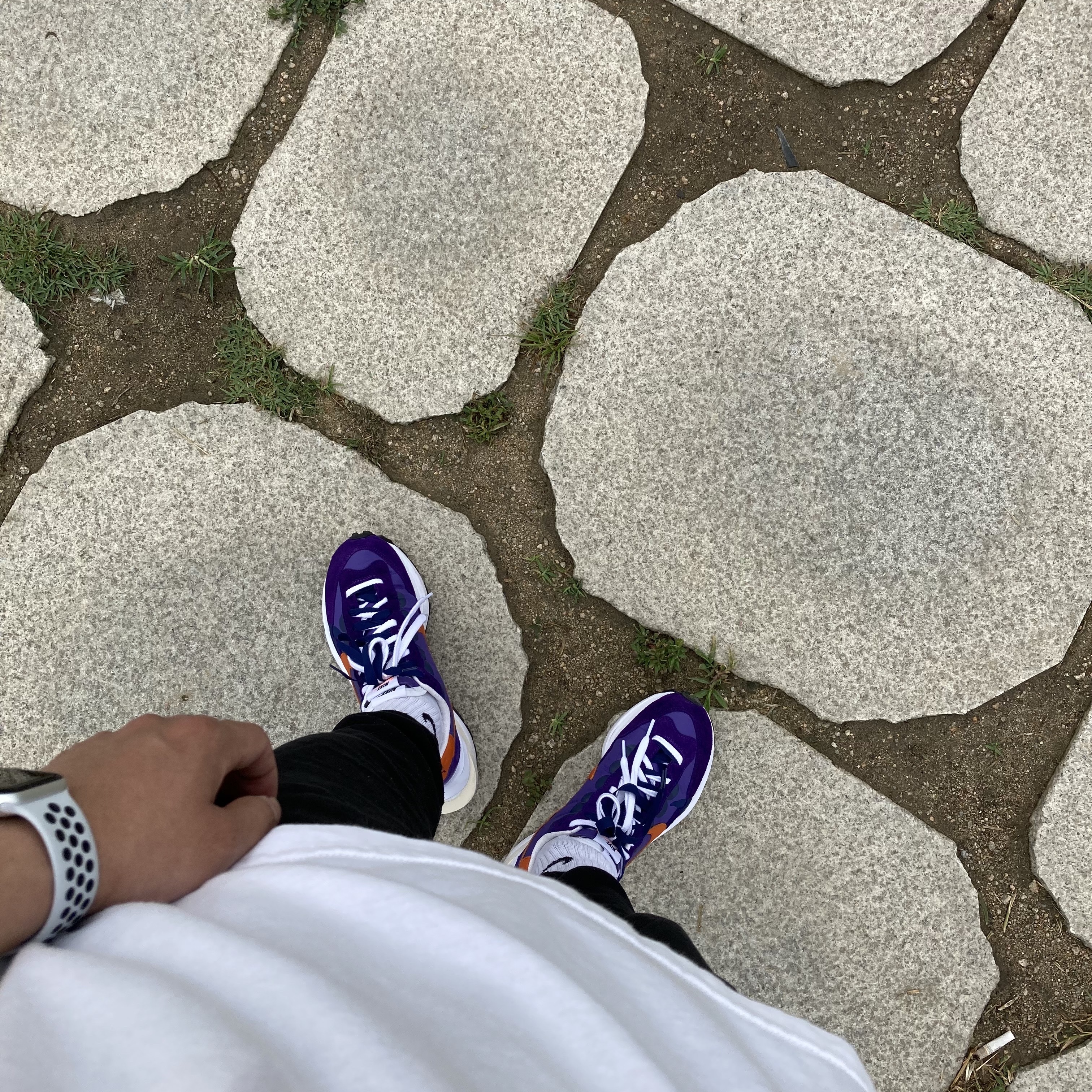 Nike x Sacai VaporWaffle Dark Iris 착용 스타일