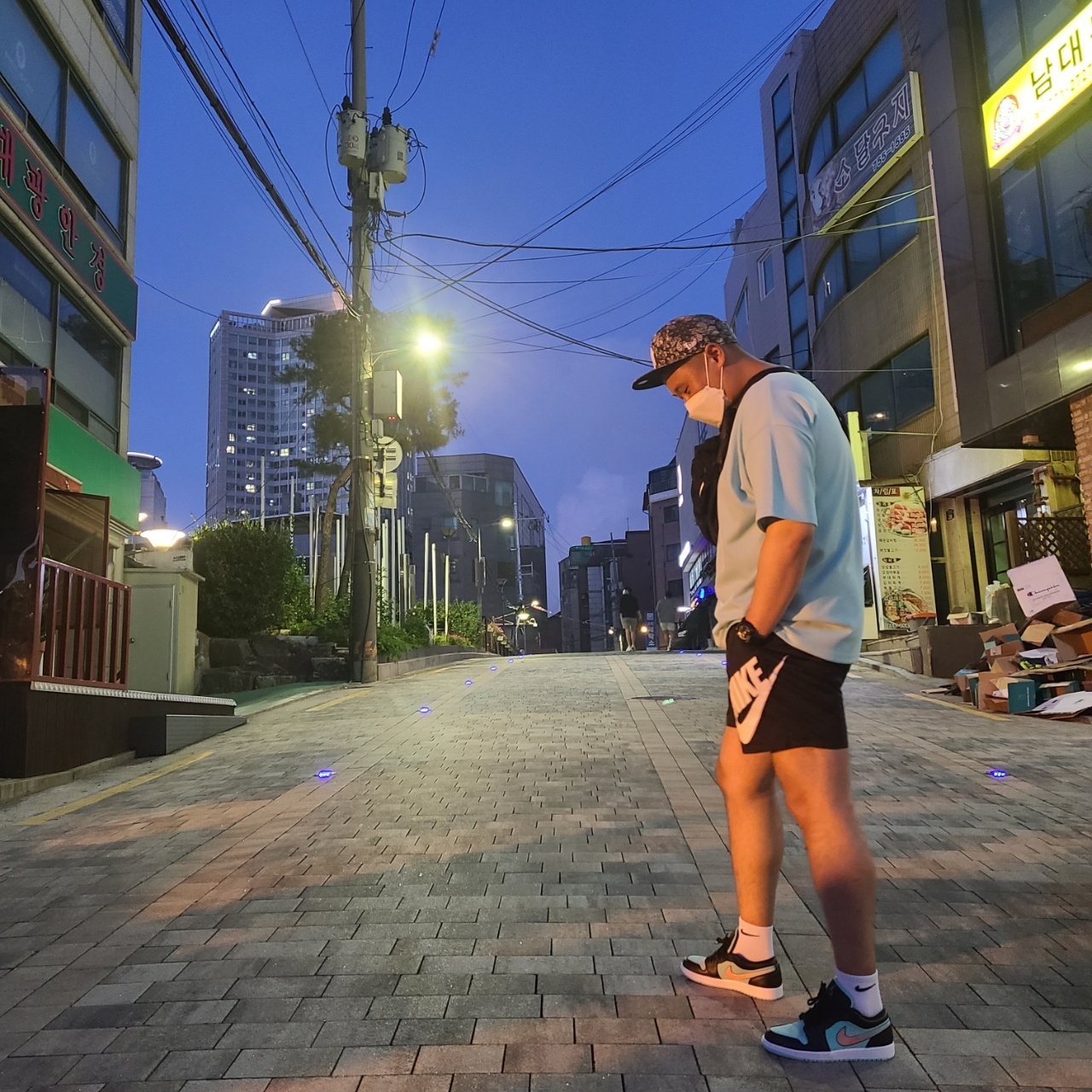 Jordan 1 Low SE Tropical Twist 착용 스타일 - 1
