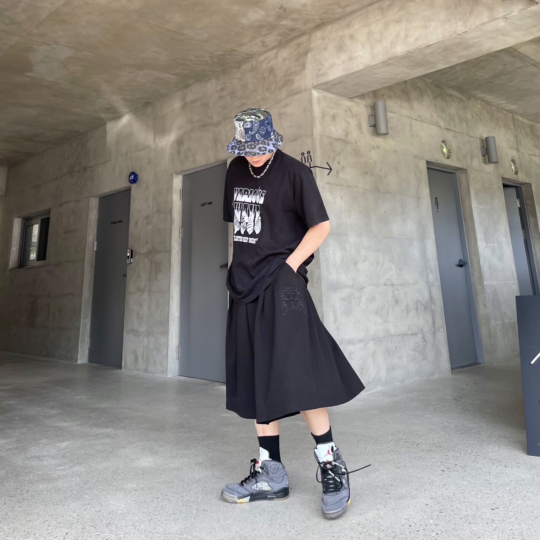 Jordan 5 x Off-White Retro SP Black Muslin 착용 스타일 - 1