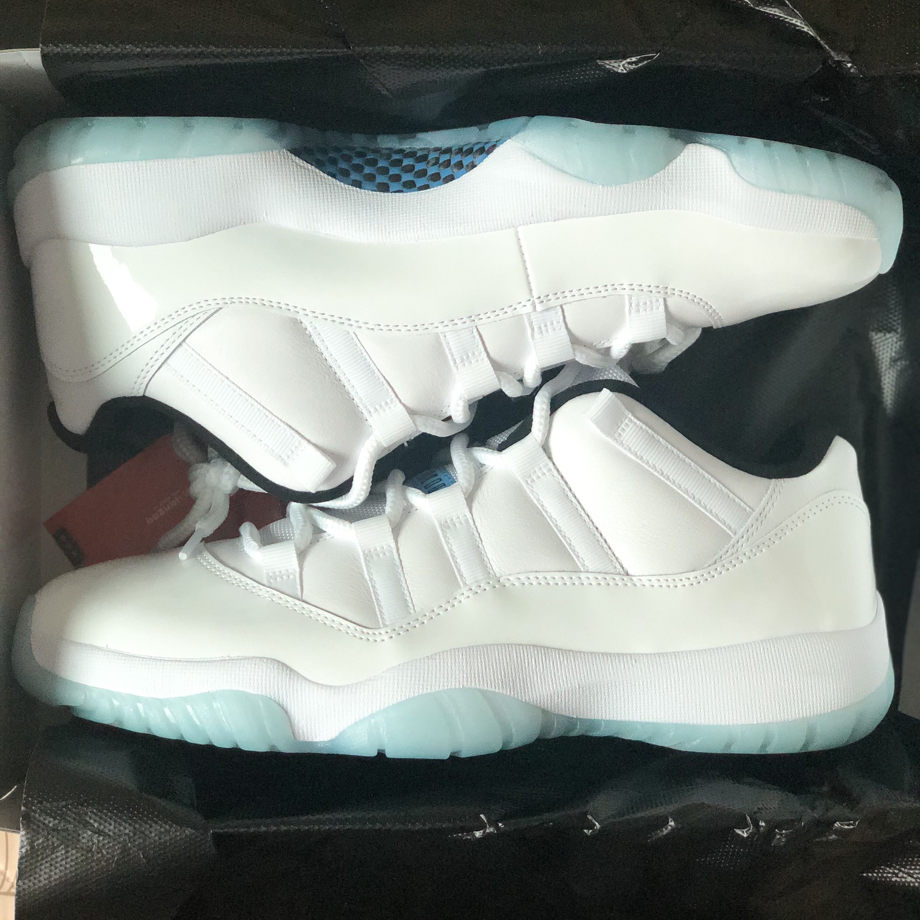 Jordan 11 Retro Low Legend Blue 착용 스타일