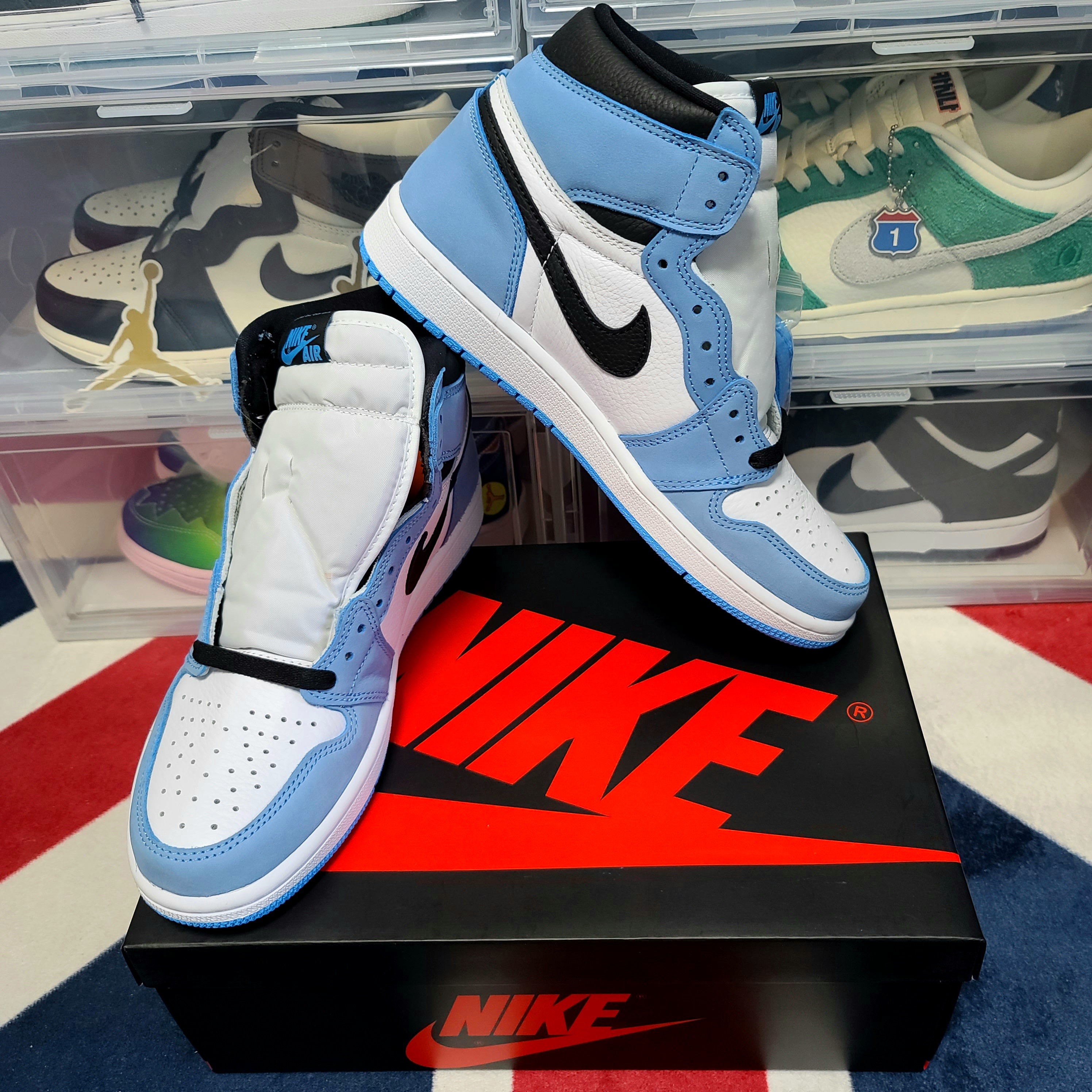 Jordan 1 Retro High OG University Blue 착용 스타일 - 3