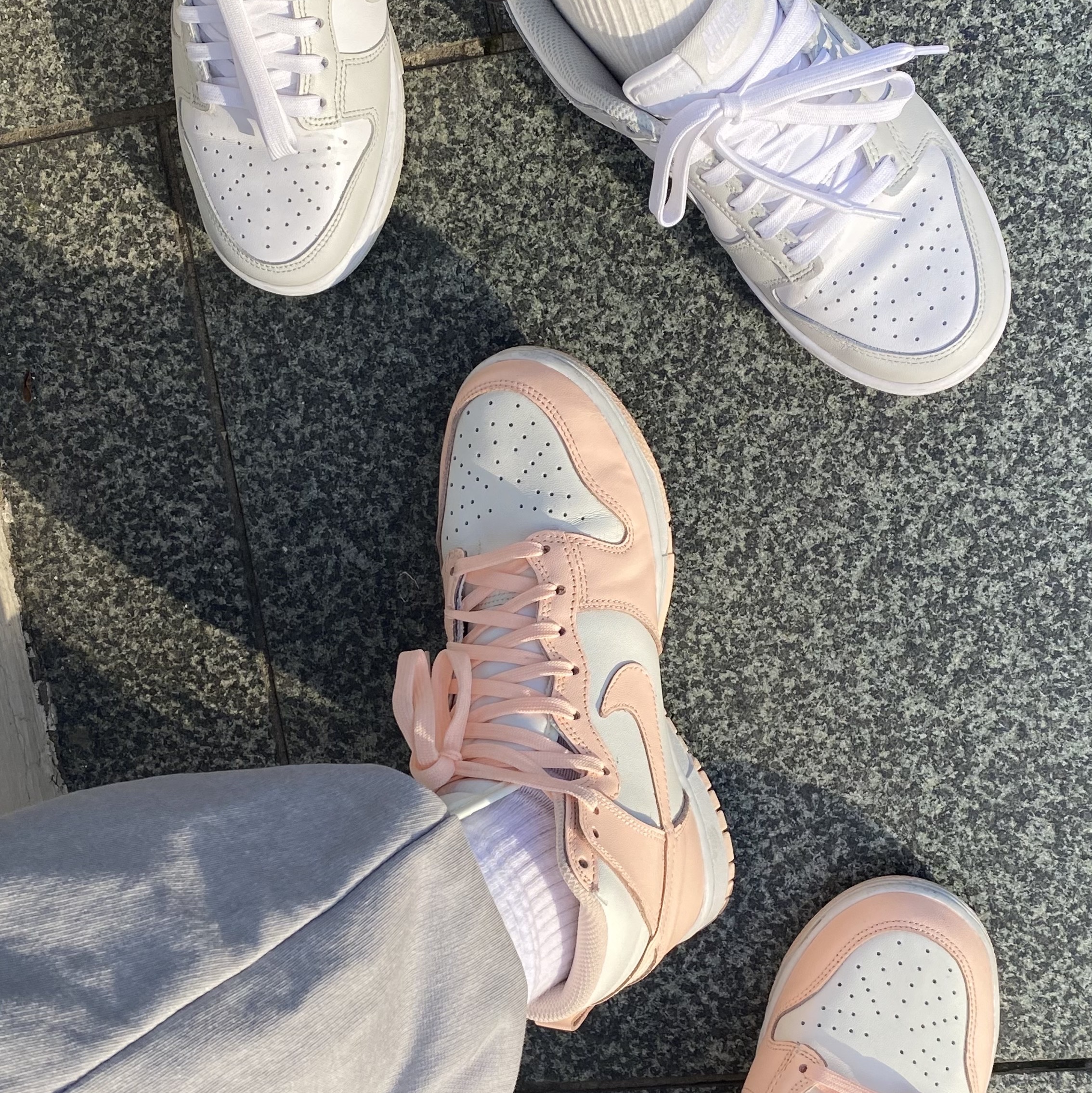 (W) Nike Dunk High Crimson Tint, (W) Nike Dunk Low Photon Dust 착용 스타일 - 2