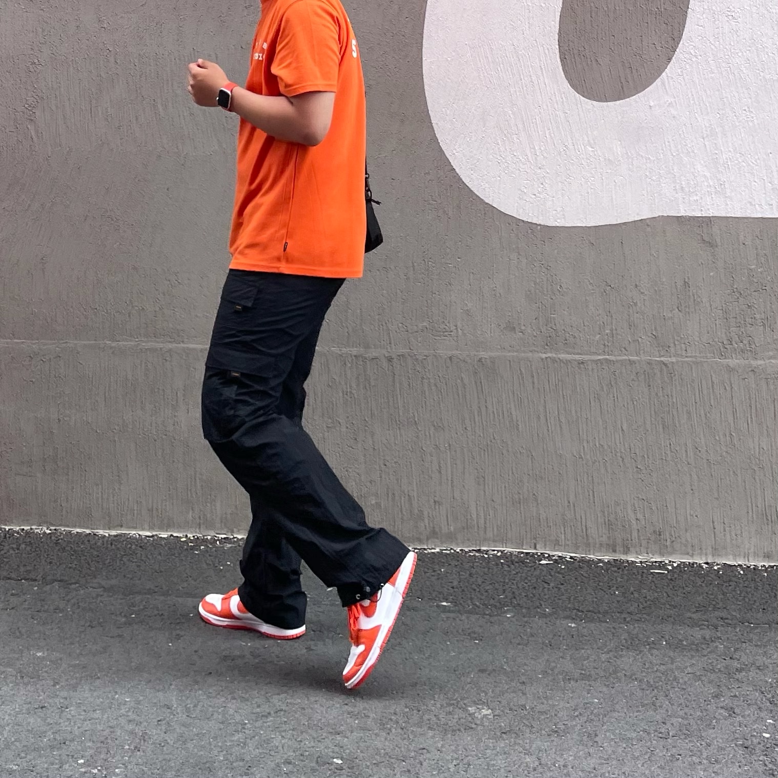 Nike Dunk High Retro Orange Blaze, IAB Studio T-Shirt Orange 착용 스타일