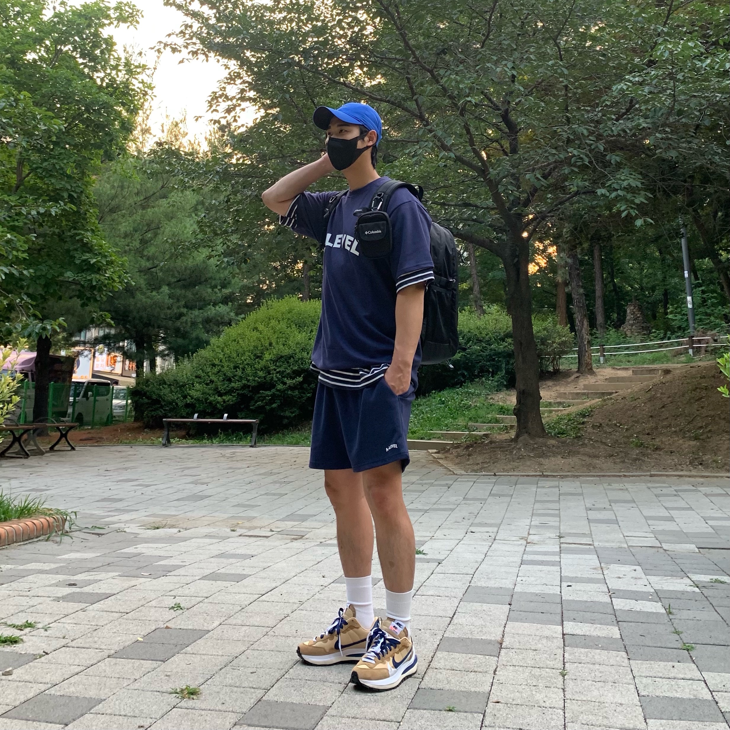 Nike x Sacai VaporWaffle Sesame and Blue Void 착용 스타일 - 1