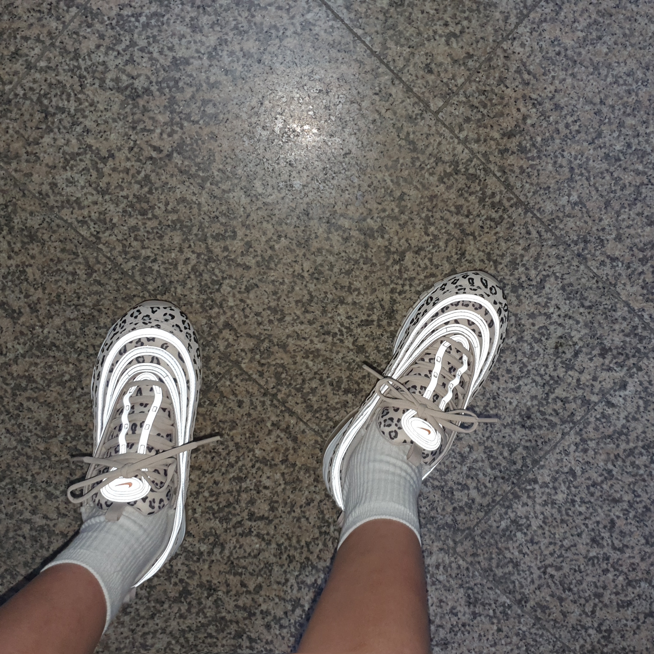 (W) Nike Air Max 97 SE Leopard 착용 스타일 - 3
