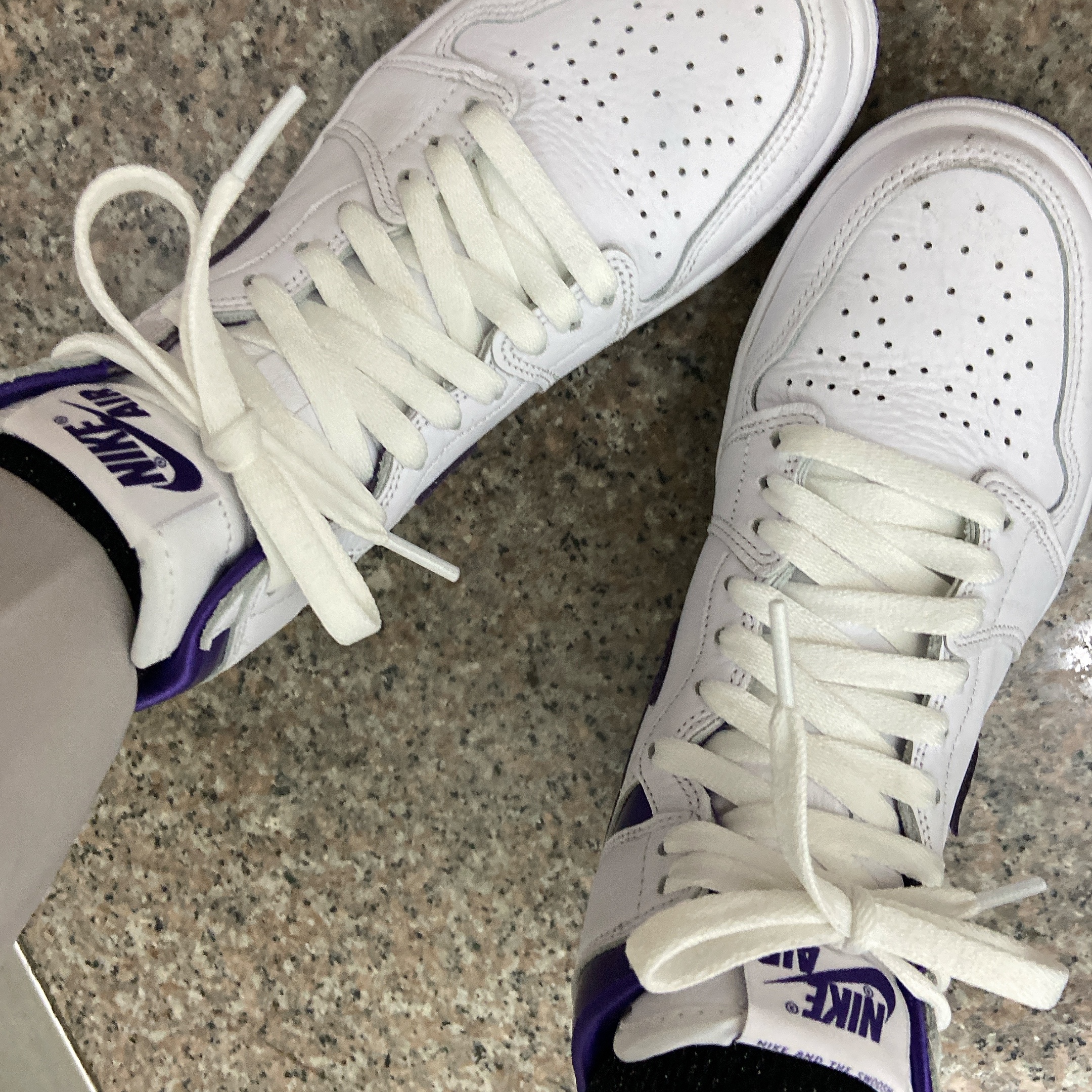 (W) Jordan 1 High OG Court Purple 착용 스타일 - 5