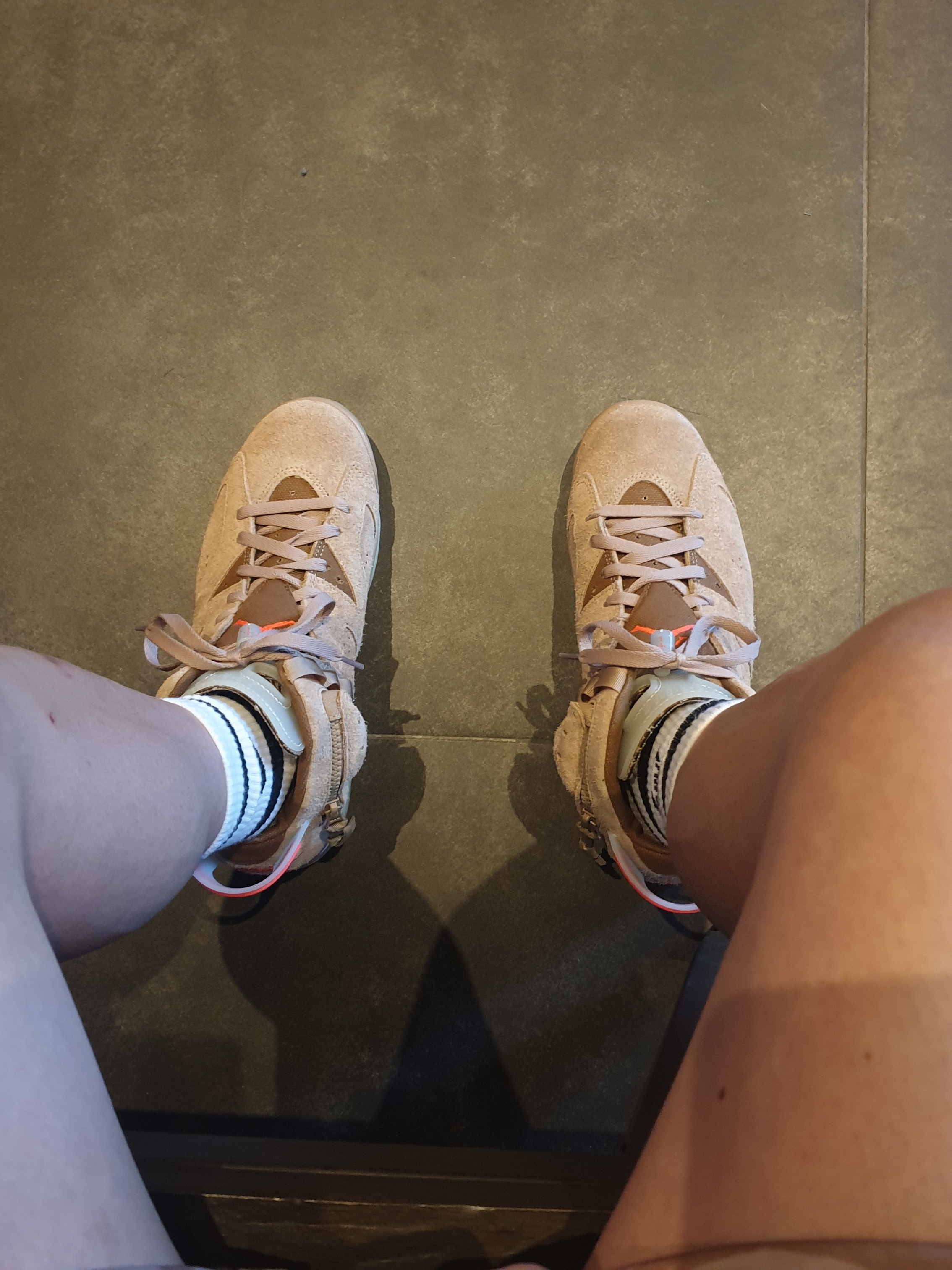 Jordan 6 x Travis Scott Retro SP British Khaki, Jordan x Travis Scott S/S Top - Asia 착용 스타일 - 3
