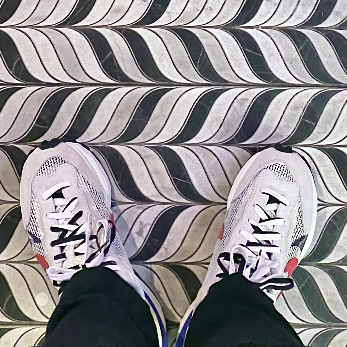 Nike x Sacai VaporWaffle Royal Fuchsia 착용 스타일