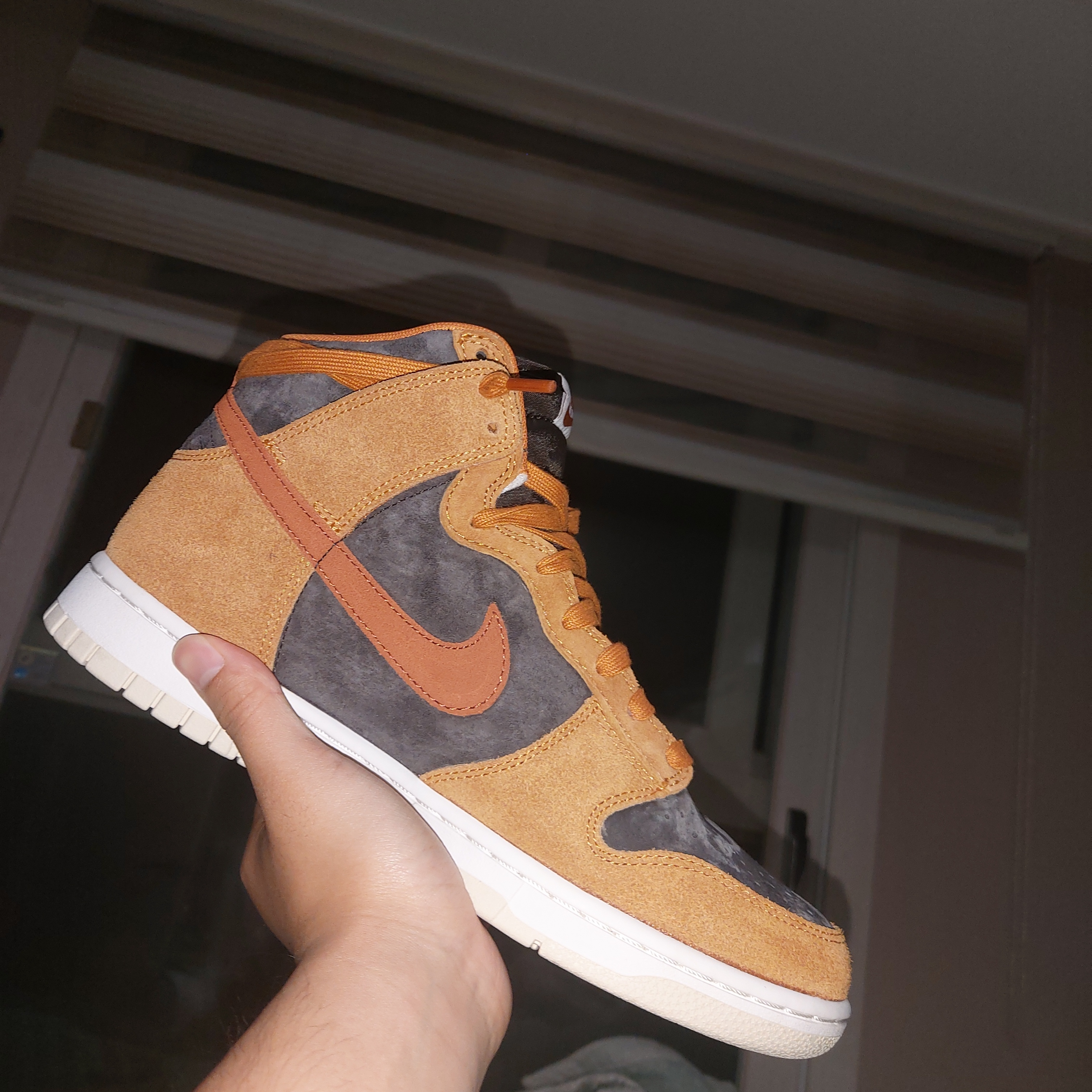 Nike Dunk High Retro PRM Dark Curry 착용 스타일 - 5