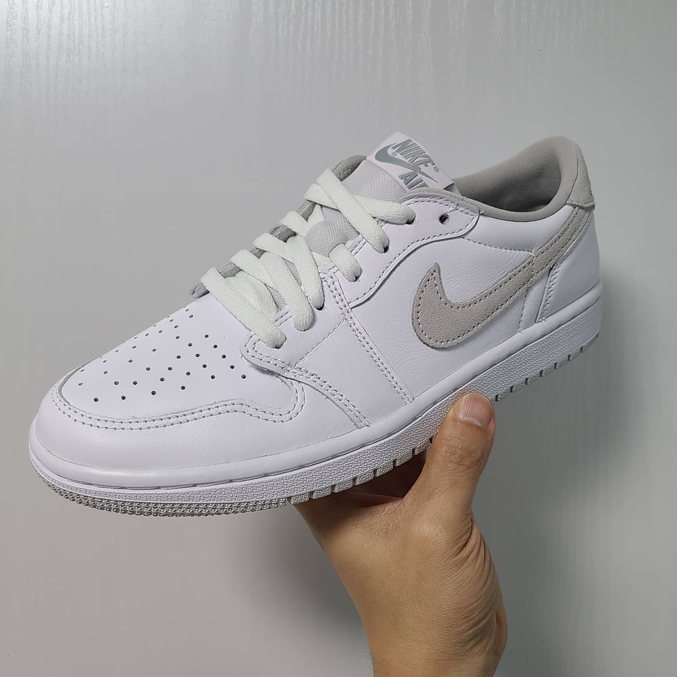Jordan 1 Low OG Neutral Grey 착용 스타일 - 1