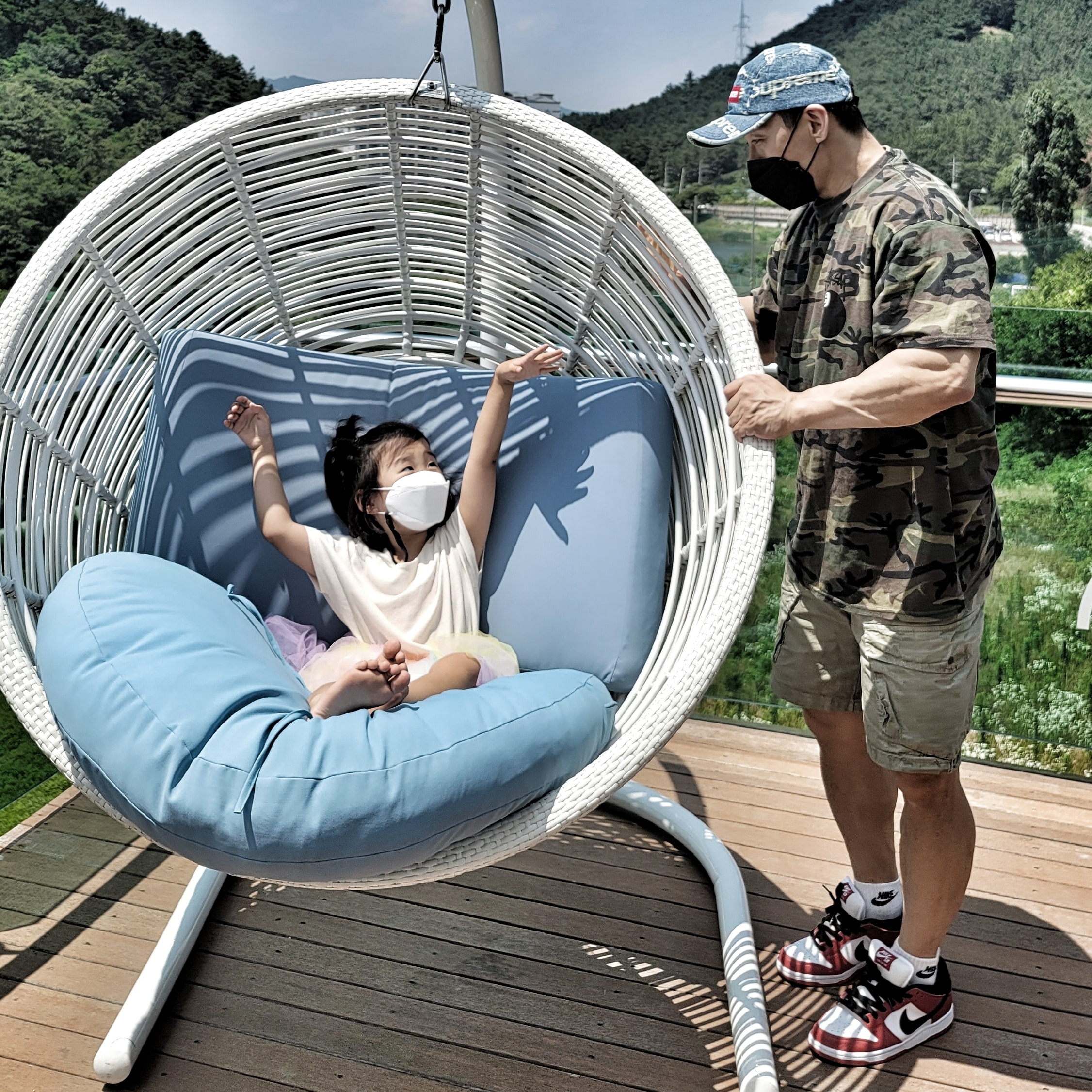 Supreme Frayed Logos Denim Camp Cap Blue - 21SS, Stussy 8 Ball T-Shirt Camo 착용 스타일 - 3