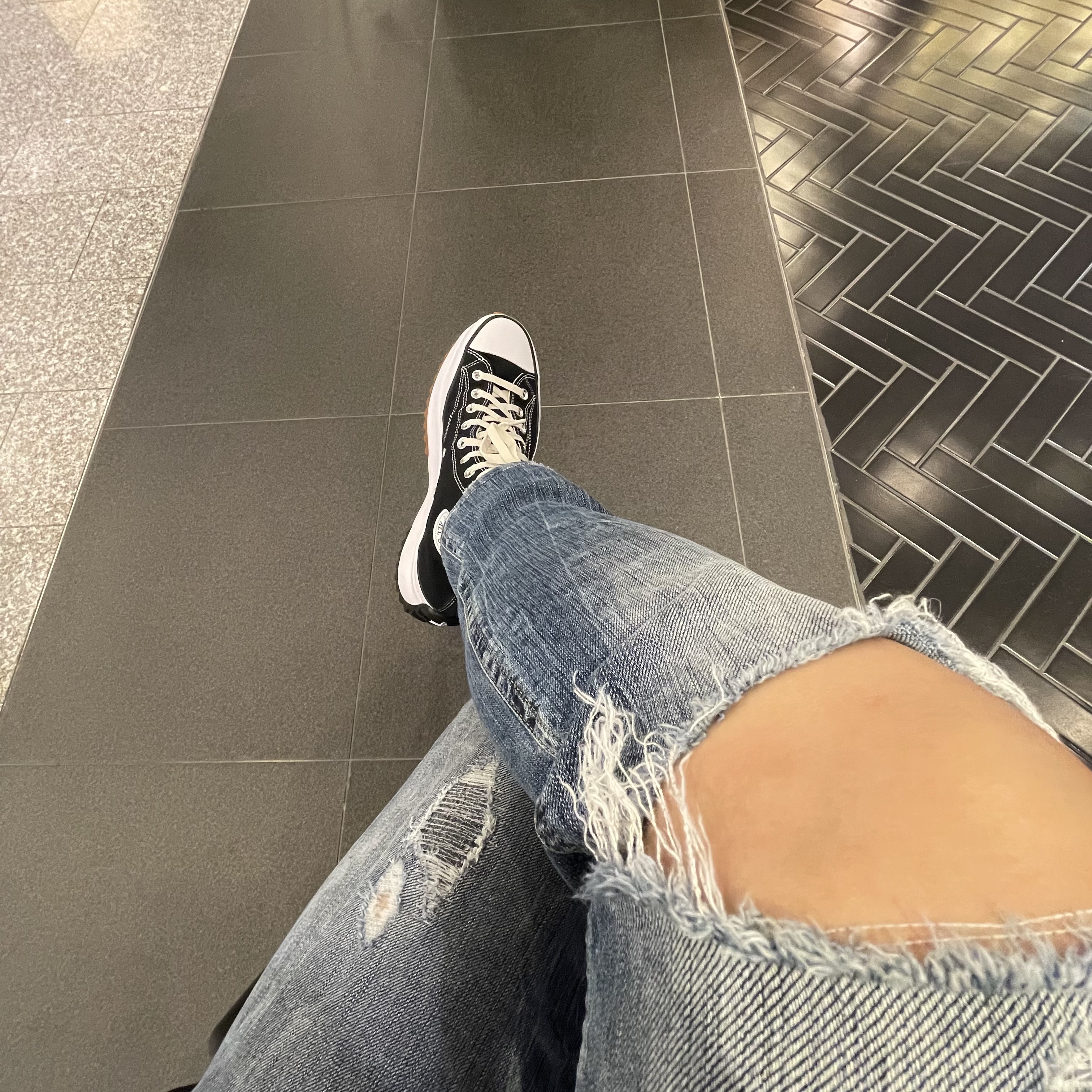Converse Run Star Hike Hi Black White Gum 착용 스타일