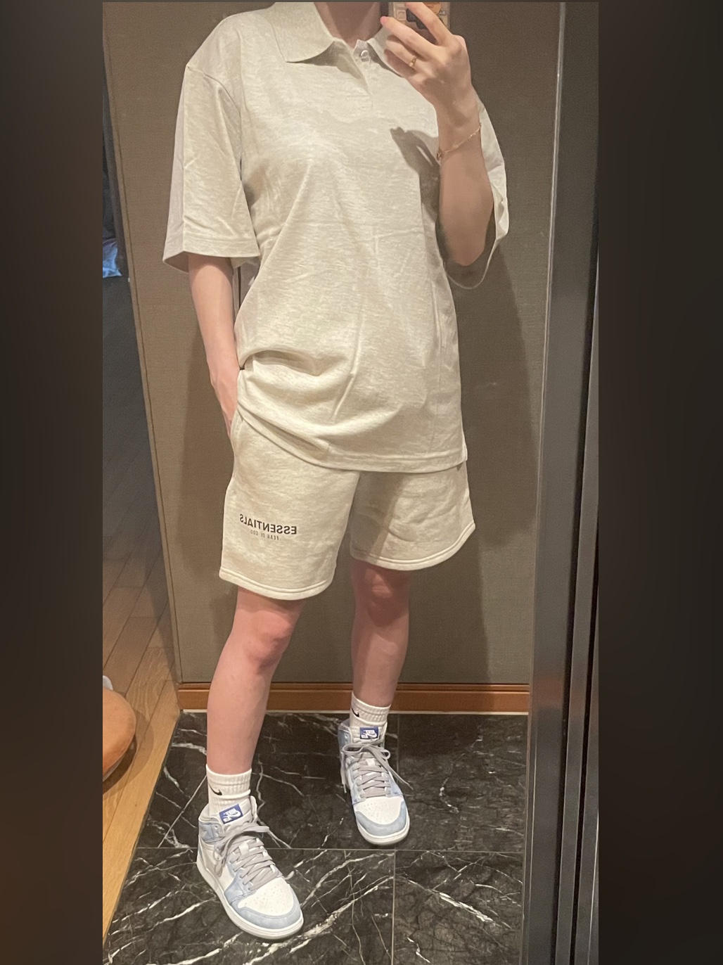 Essentials Short Sleeve Polo Oatmeal - 21SS, Essentials Sweatshorts Oatmeal - 21SS 착용 스타일 - 1