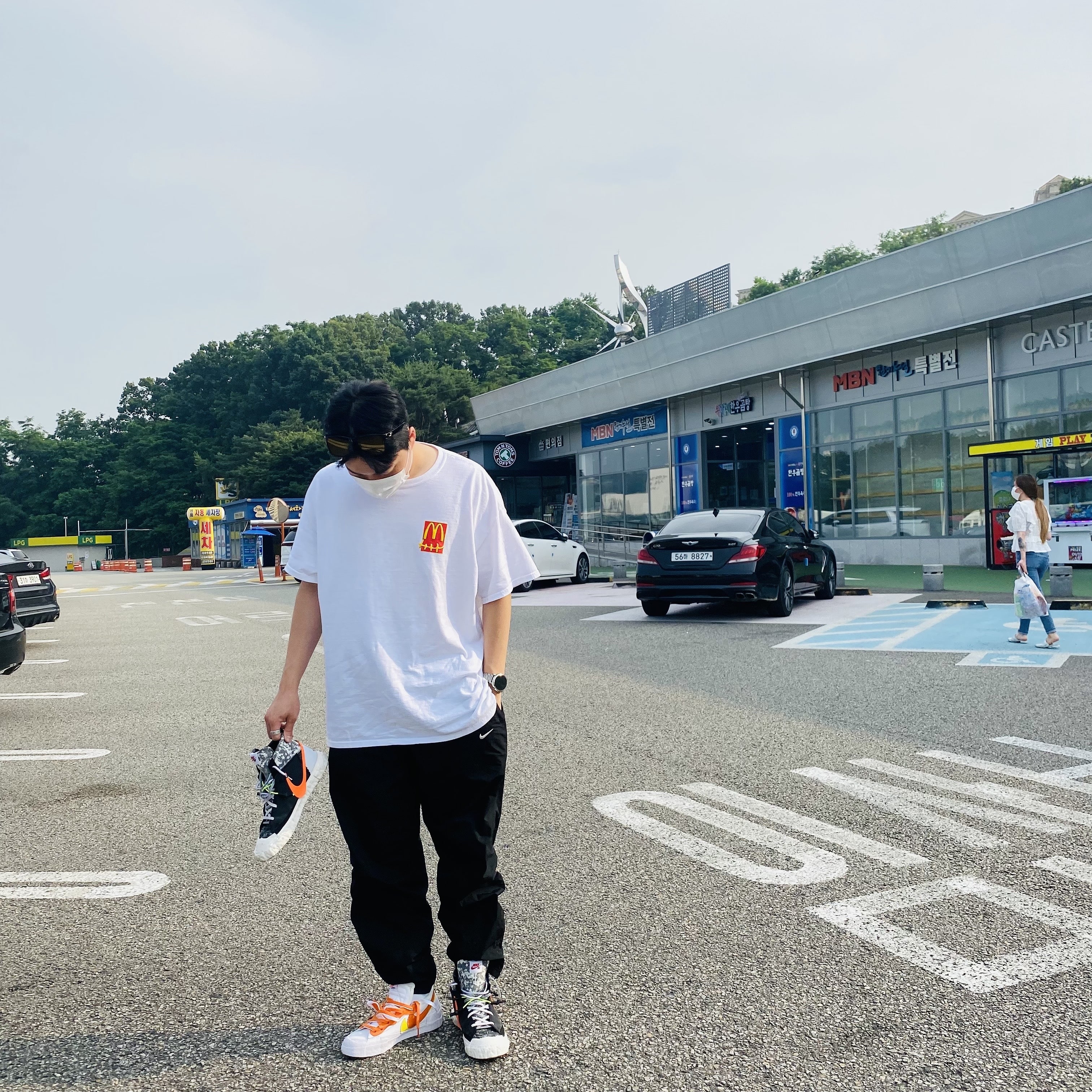 Nike x Readymade Blazer Mid Black, Nike x Sacai Blazer Low Magma Orange 착용 스타일