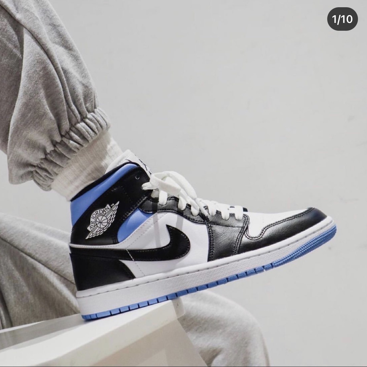 (W) Jordan 1 Mid White Black University Blue 착용 스타일 - 4