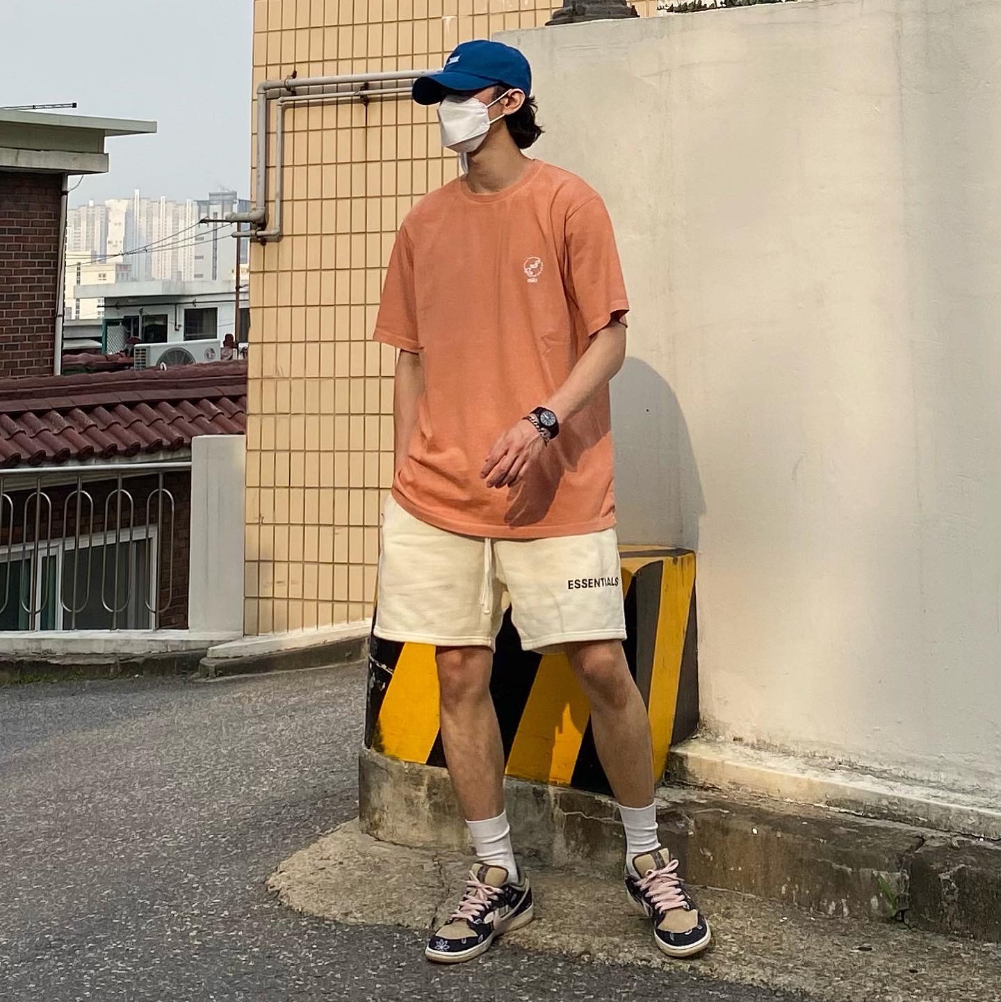 Nike x Travis Scott SB Dunk Low, Essentials Fleece Shorts Buttercream - 20SS 착용 스타일 - 1