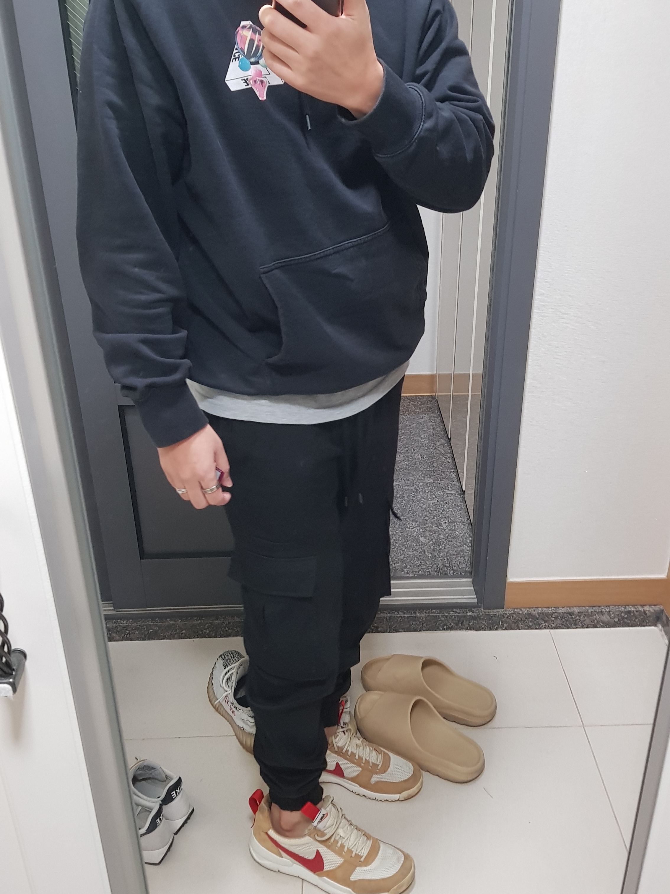 Nike x Tom Sachs Mars Yard Shoe 2.0 Space Camp, Adidas Yeezy Boost 350 V2 Zebra 2017/2019/2020 착용 스타일