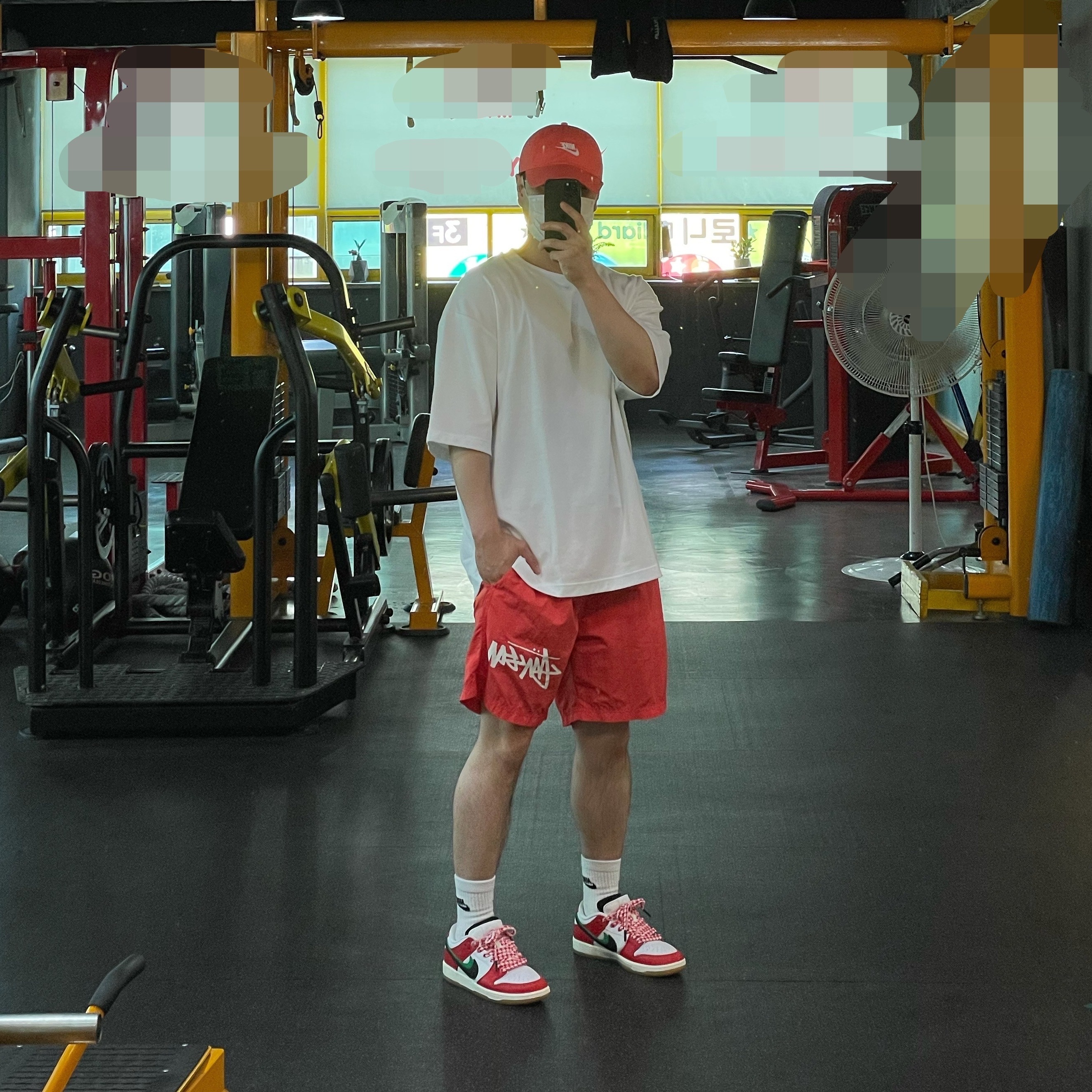 Nike x Frame Skate SB Dunk Low Pro Habibi, Nike x Stussy Water Shorts Habanero Red 착용 스타일