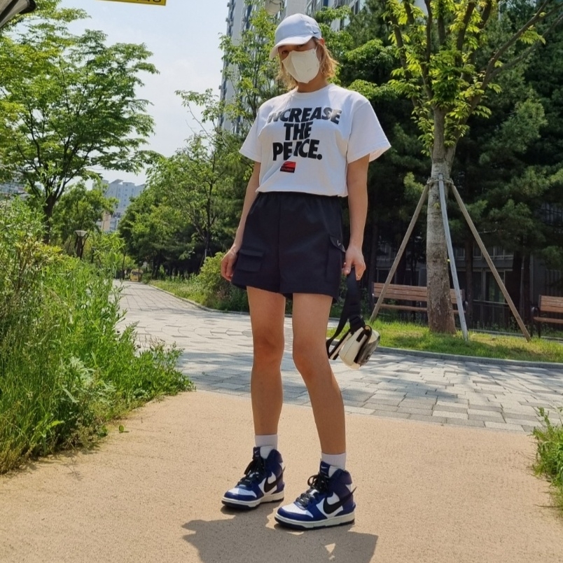 Nike x Ambush Dunk High Deep Royal Blue, Nike x Stussy Increase The Peace T-Shirt - Asia 착용 스타일