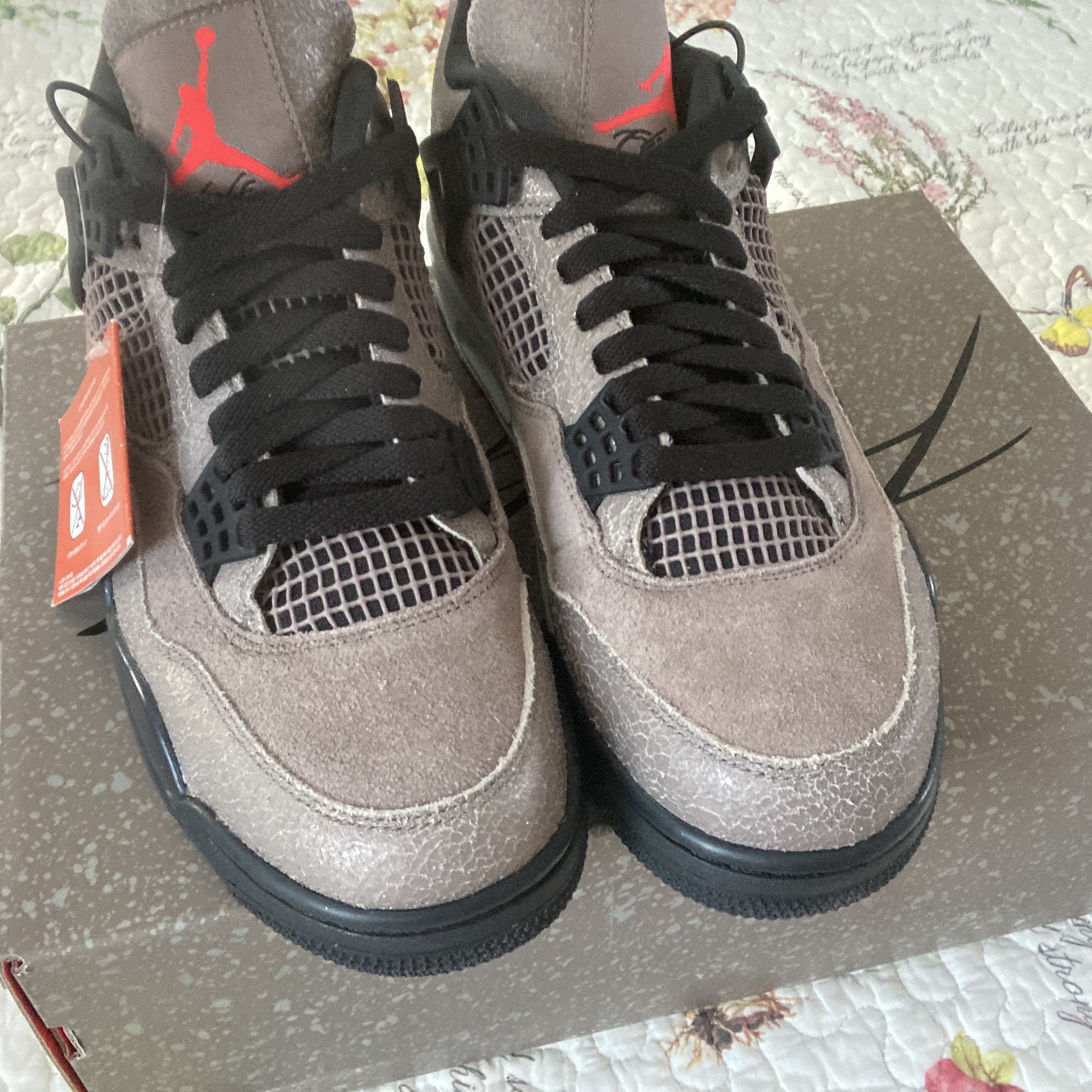 Jordan 4 Retro Taupe Haze 착용 스타일 - 2