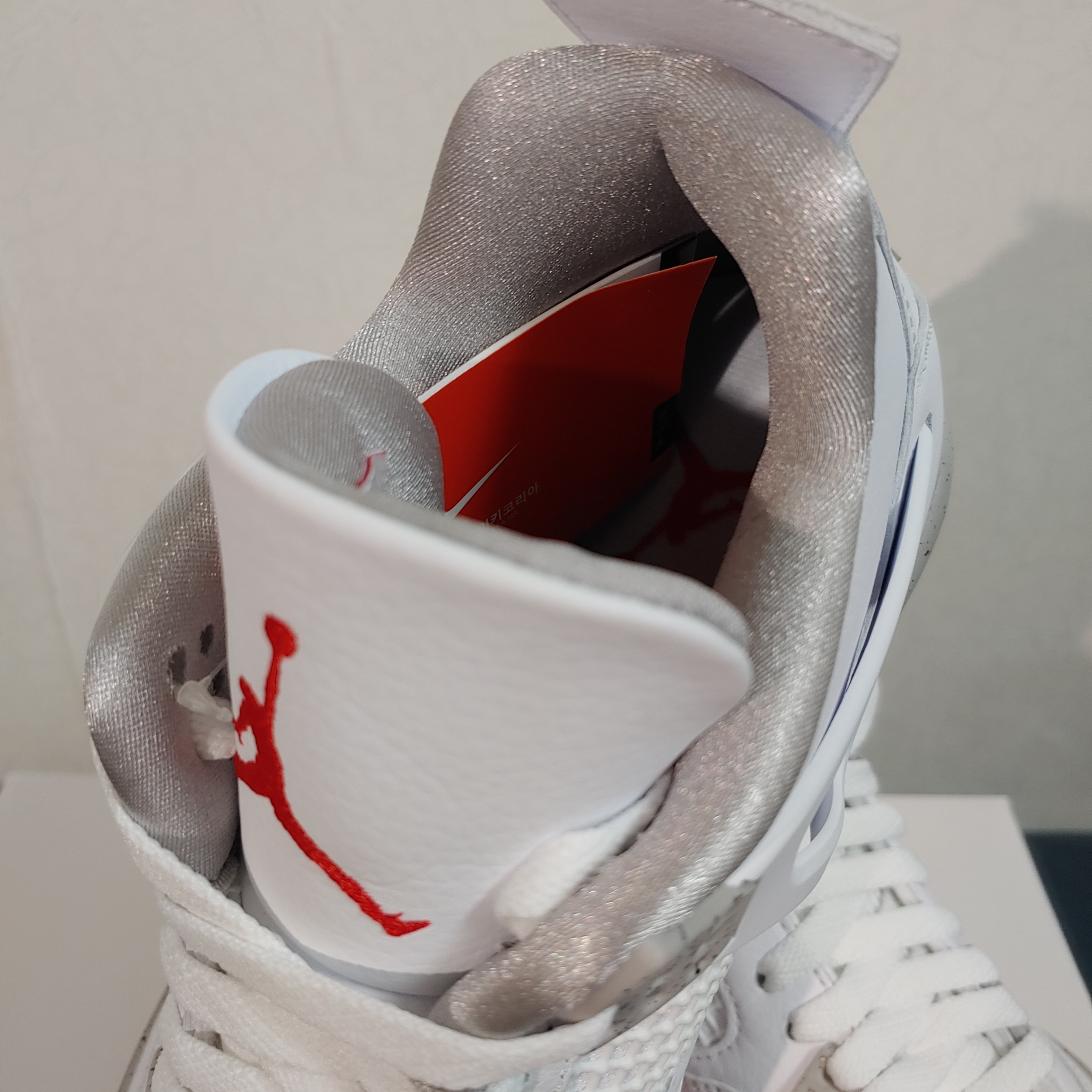 Jordan 4 Retro Tech White 착용 스타일 - 3