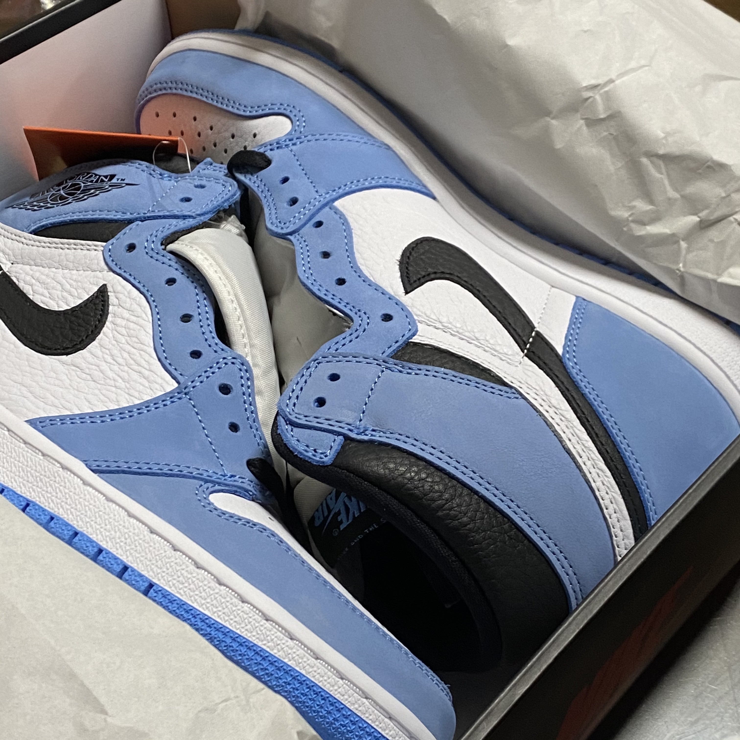 Jordan 1 Retro High OG University Blue 착용 스타일