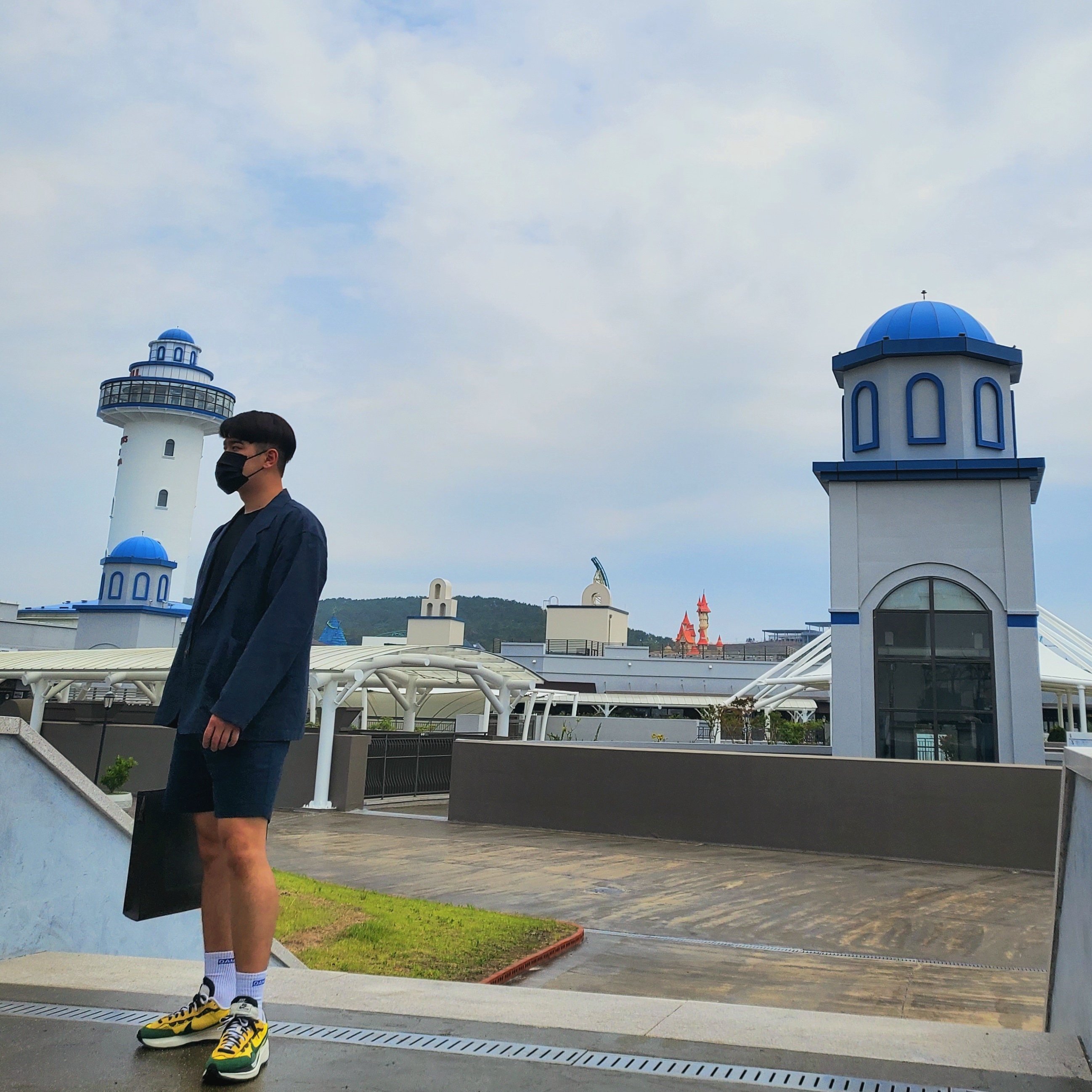 Nike x Sacai VaporWaffle Tour Yellow & Gorge Green Sail 착용 스타일