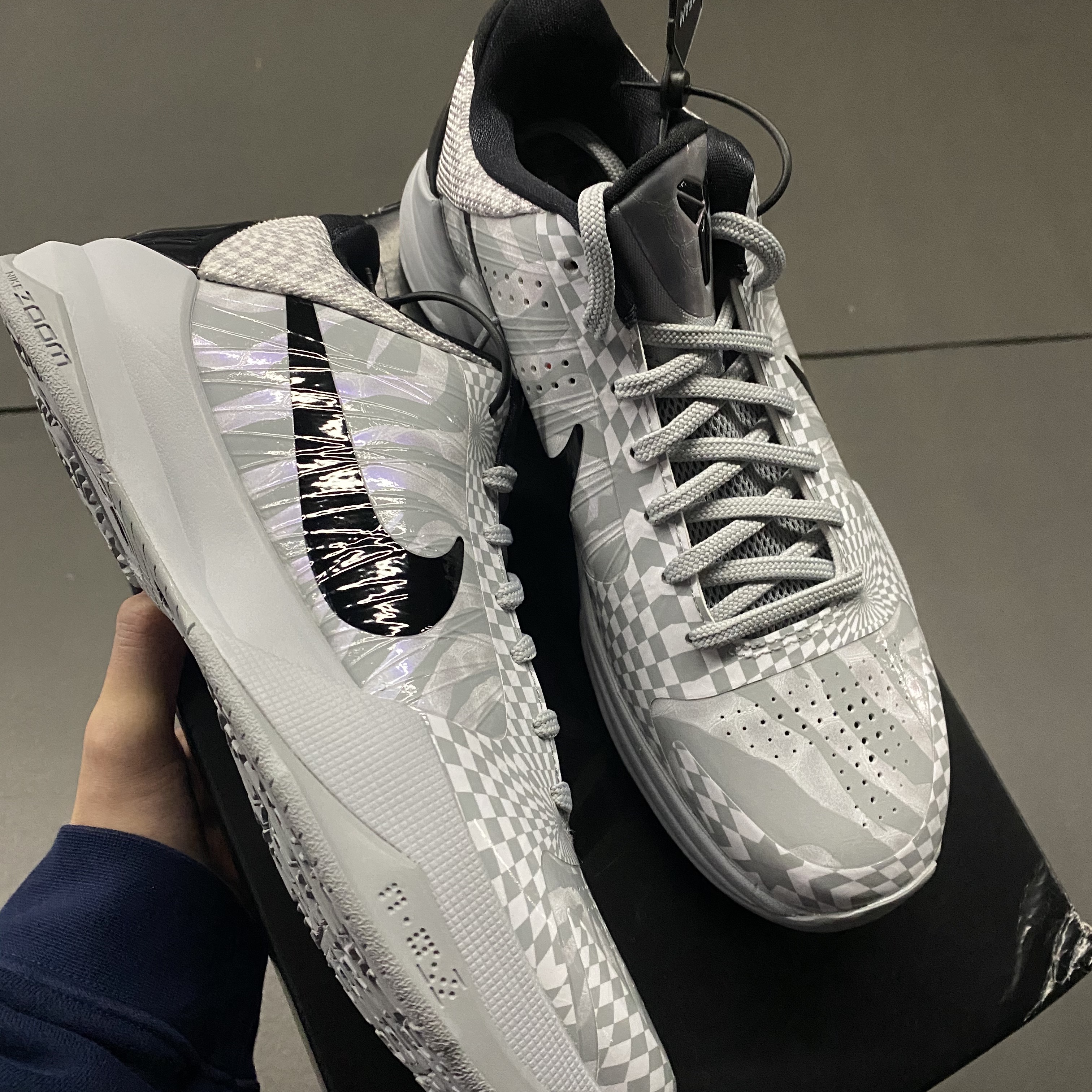 Nike Kobe 5 Protro Zebra PE 착용 스타일 - 2